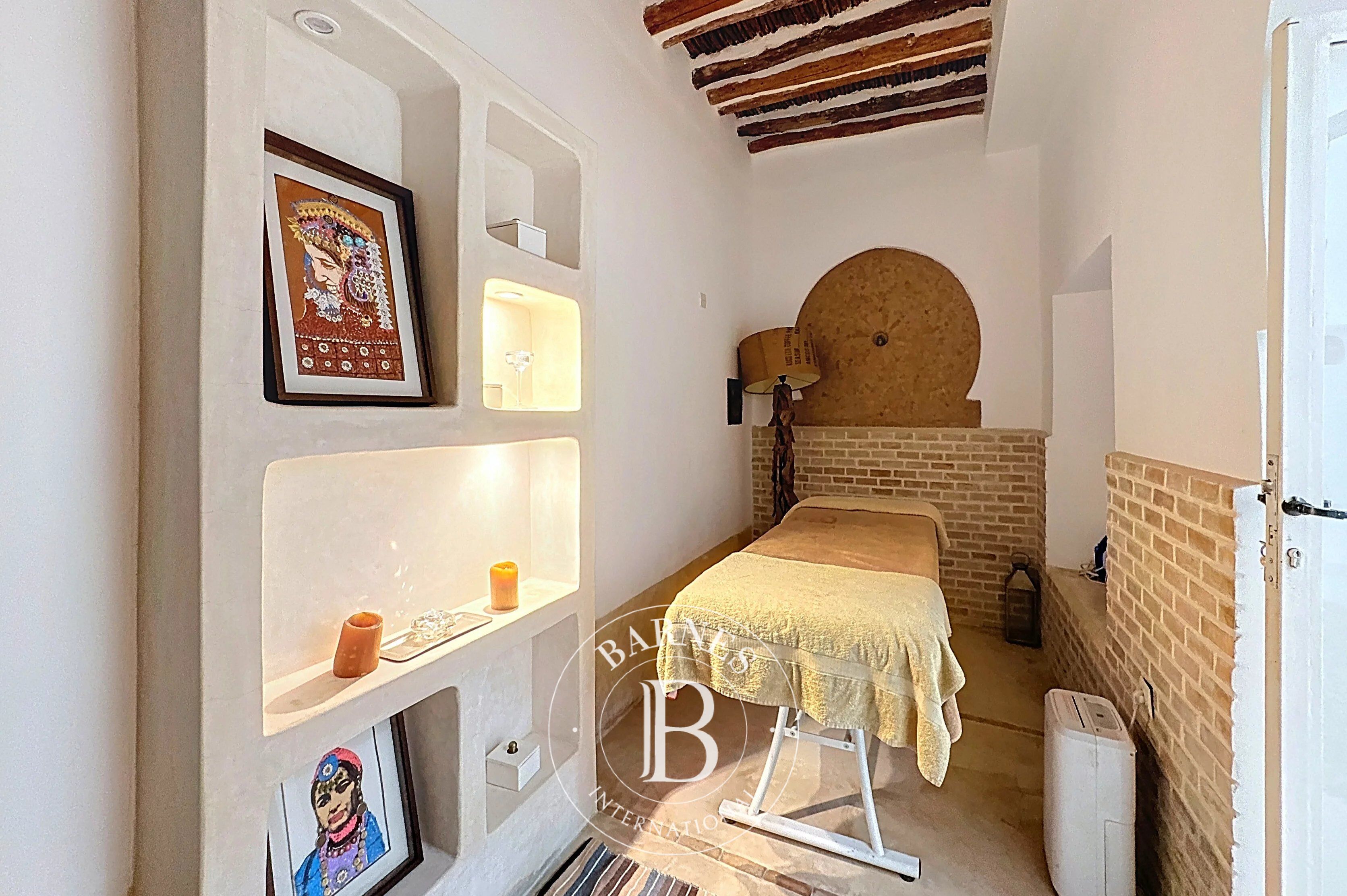 Riad Titré for Sale in Marrakech - Riad Zitoun | Rooftop, Spa & Premium Location - picture 2