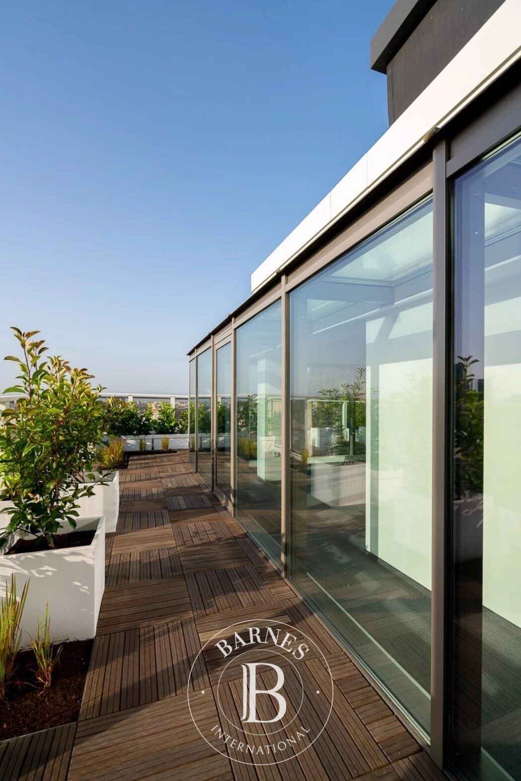 Modern office building in the prestigious Lozenets district with 10 parking spaces - picture 2