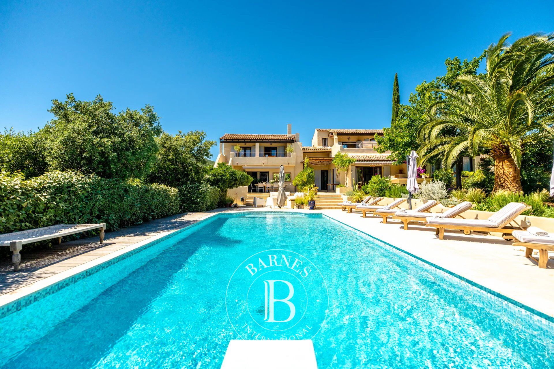 SAINTE-MAXIME - VILLA AVEC PISCINE - DOMAINE PRIVÉ - AU CALME - picture 2