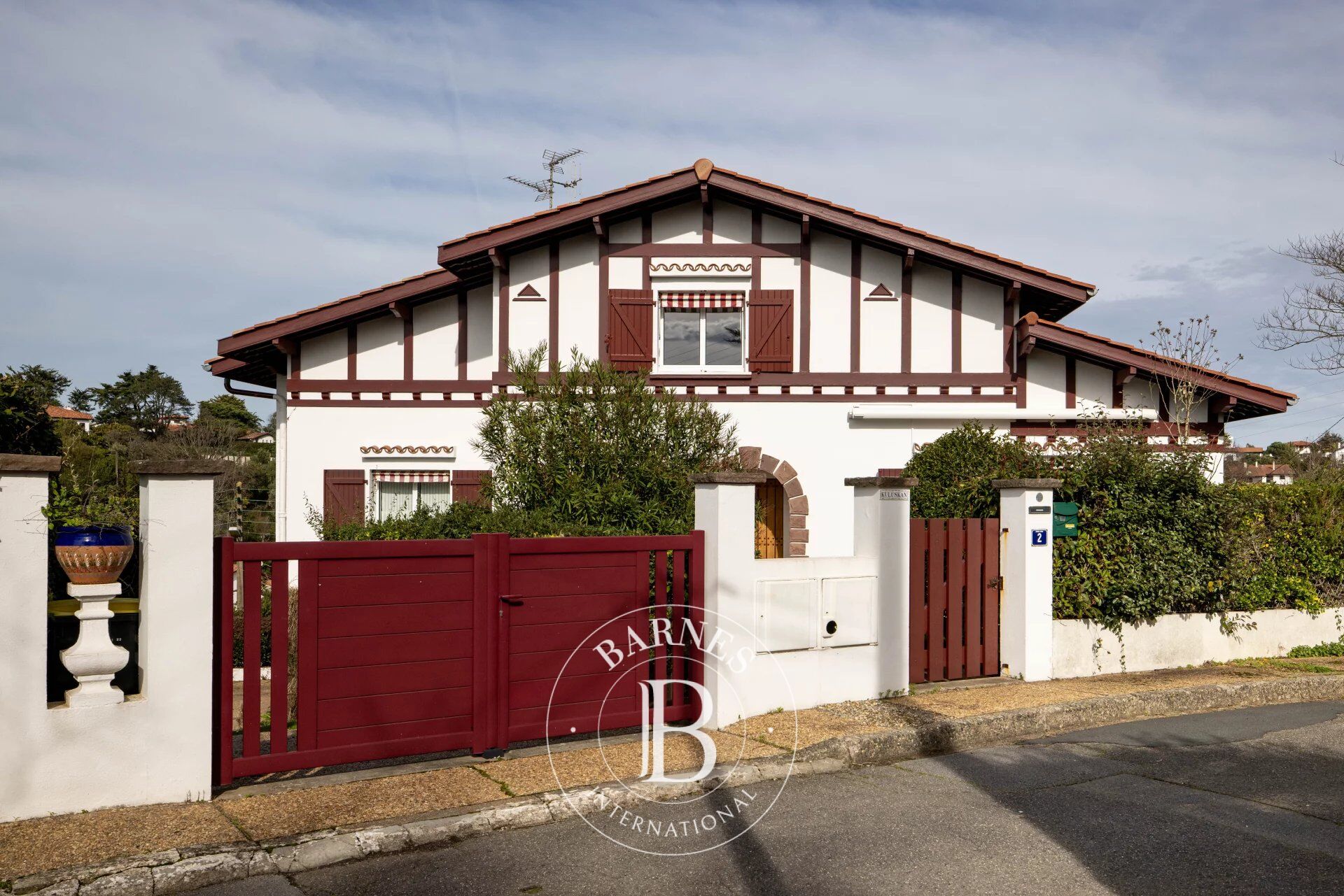 SAINT JEAN DE LUZ, MAISON DE 162 M² AU CALME - picture 1