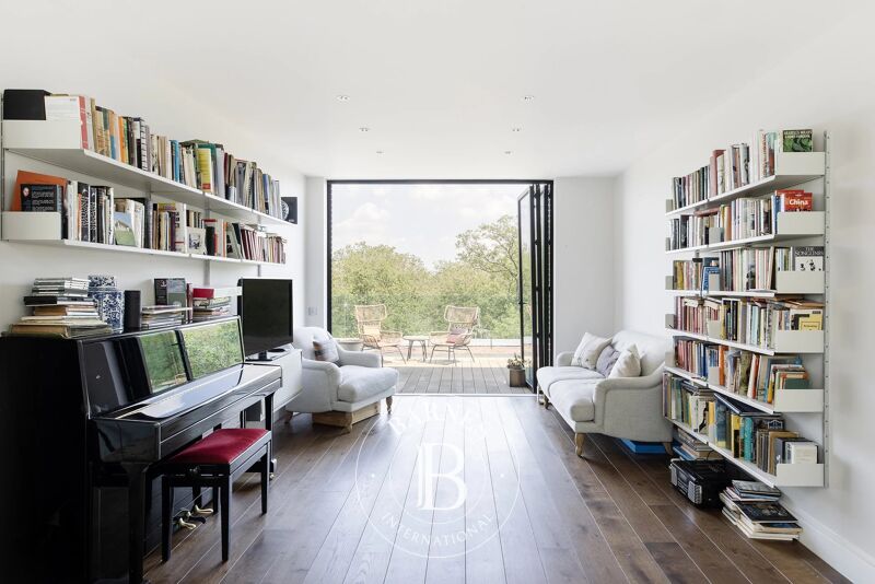 For Rent Apartment | London - picture 1