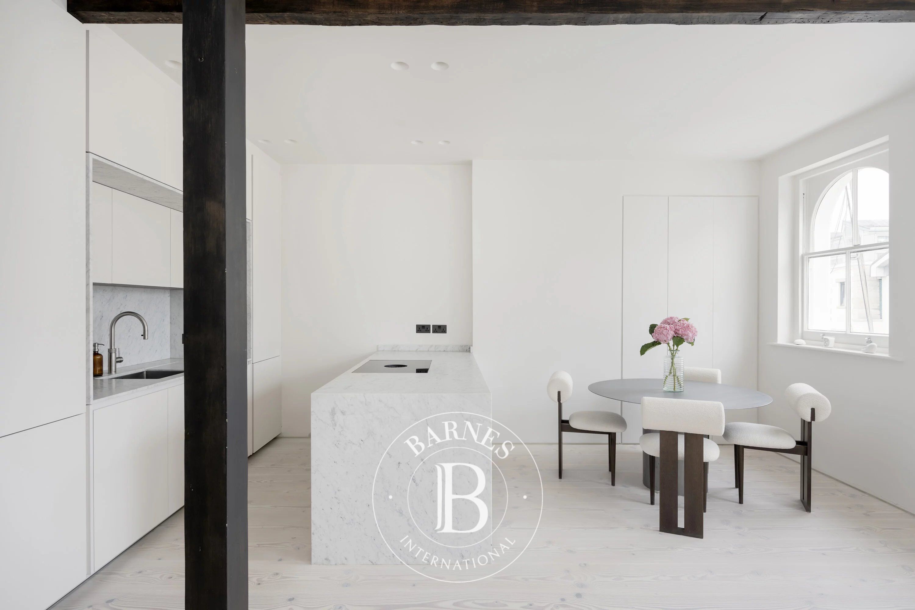 Kensington Gardens Square, Bayswater - picture 2