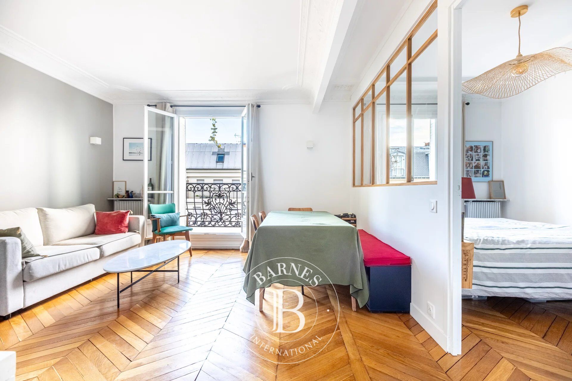 Batignolles - Elegant Haussmann-style apartment with balconies on an upper floor - picture 3