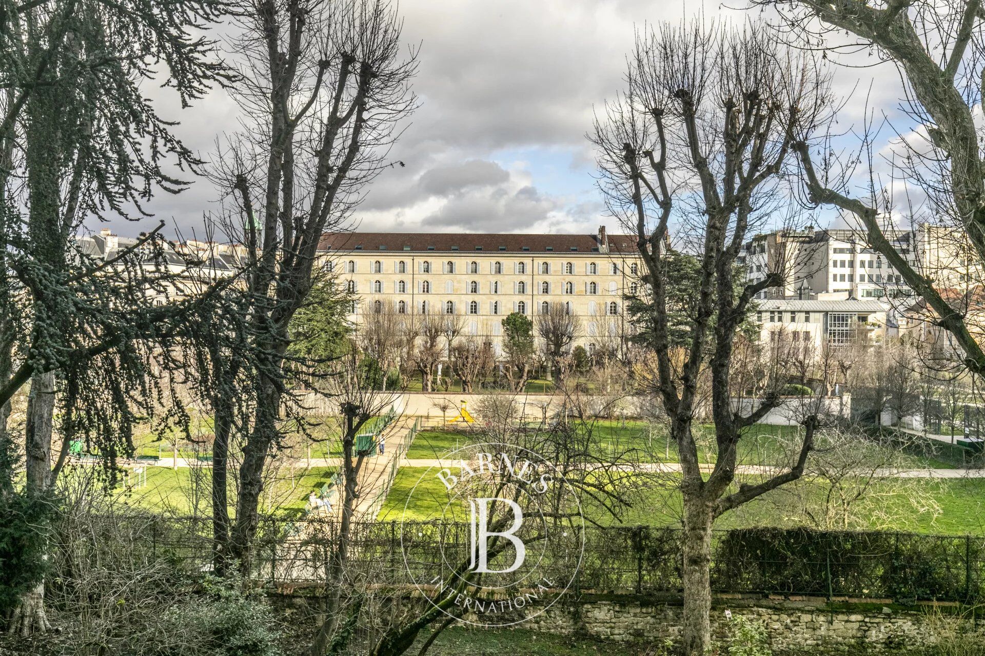 Paris 7 - Sèvres-Babylone - La campagne à Paris - Balcon - 3/4 chambres - picture 1