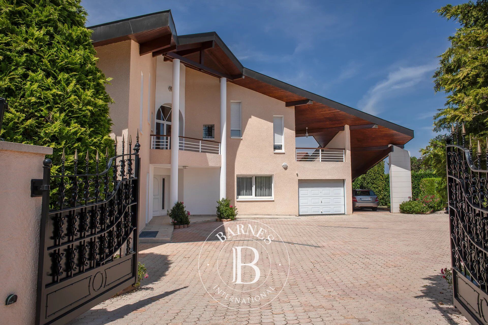 Messery - Villa de 205 m² - Terrain de 1703 m² avec piscine - 4 Chambres - picture 1