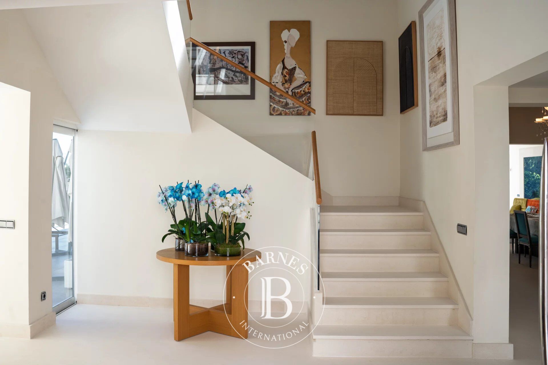 Ultra-Prime South-Facing Villa with Sea & Mountain Views - picture 3