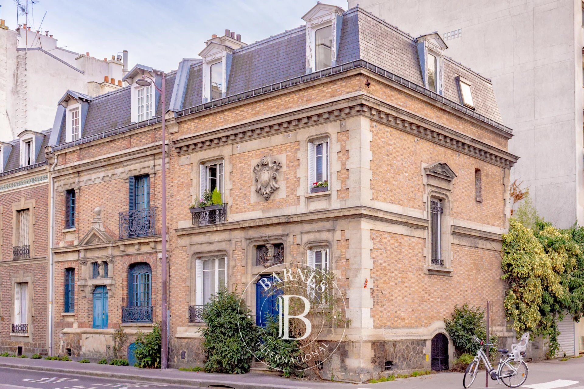 RARE Paris XIV Alésia : maison fin XIXè, terrasse-jardin, 5 chambres - picture 1