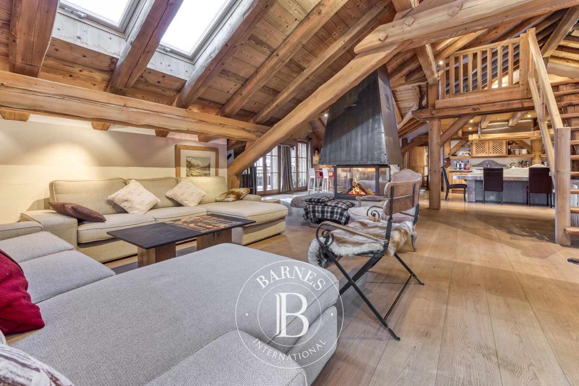 BARNES CHAMONIX - EXCLUSIVITE OFF MARKET - APPARTEMENT 3 CHAMBRES EN SUITE - COEUR DE VILLAGE - VUE MONT-BLANC CHAMONIX - picture 2