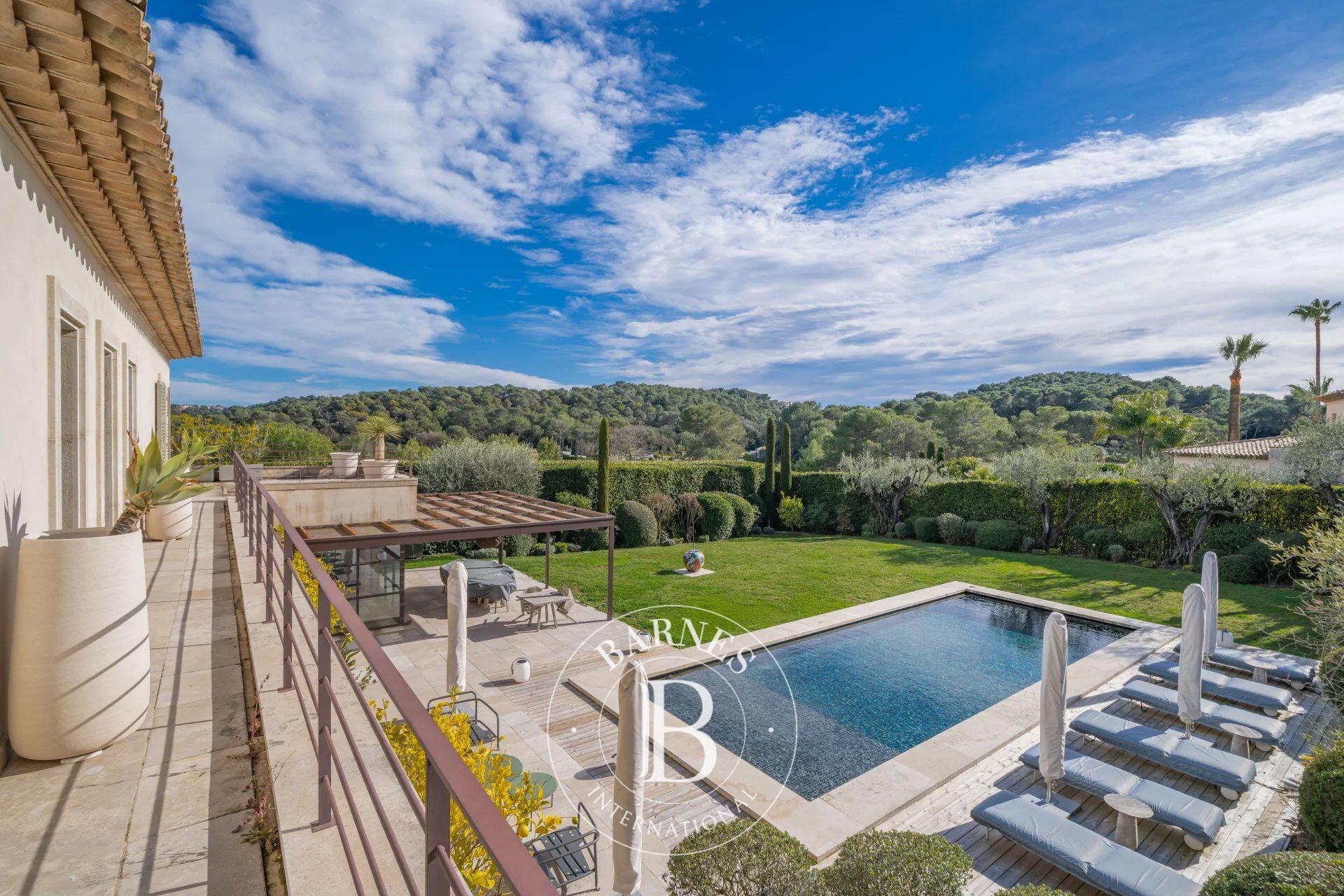 Superb villa on a private estate - 6 bedrooms - Swimming pool - Mougins - picture 2