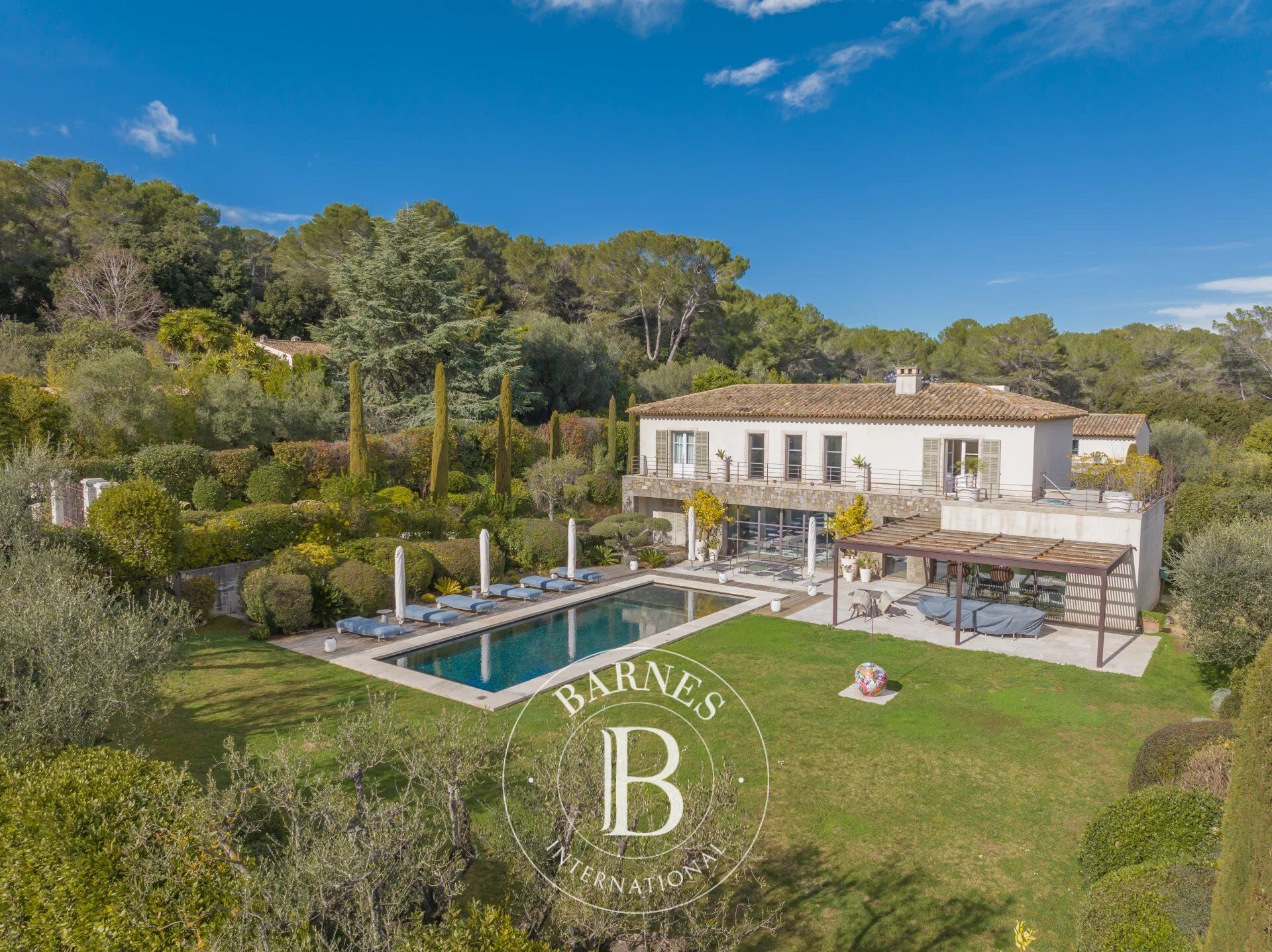 Superb villa on a private estate - 6 bedrooms - Swimming pool - Mougins - picture 1