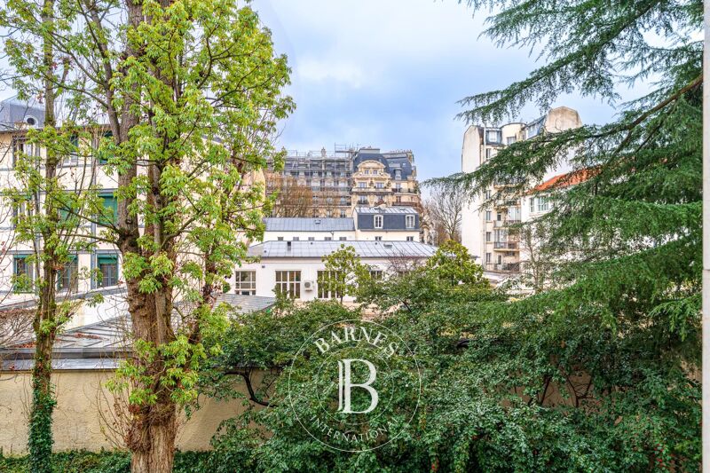 Exclusivité - Neuilly - Mairie - Appartement 3 chambres - Larges balcons