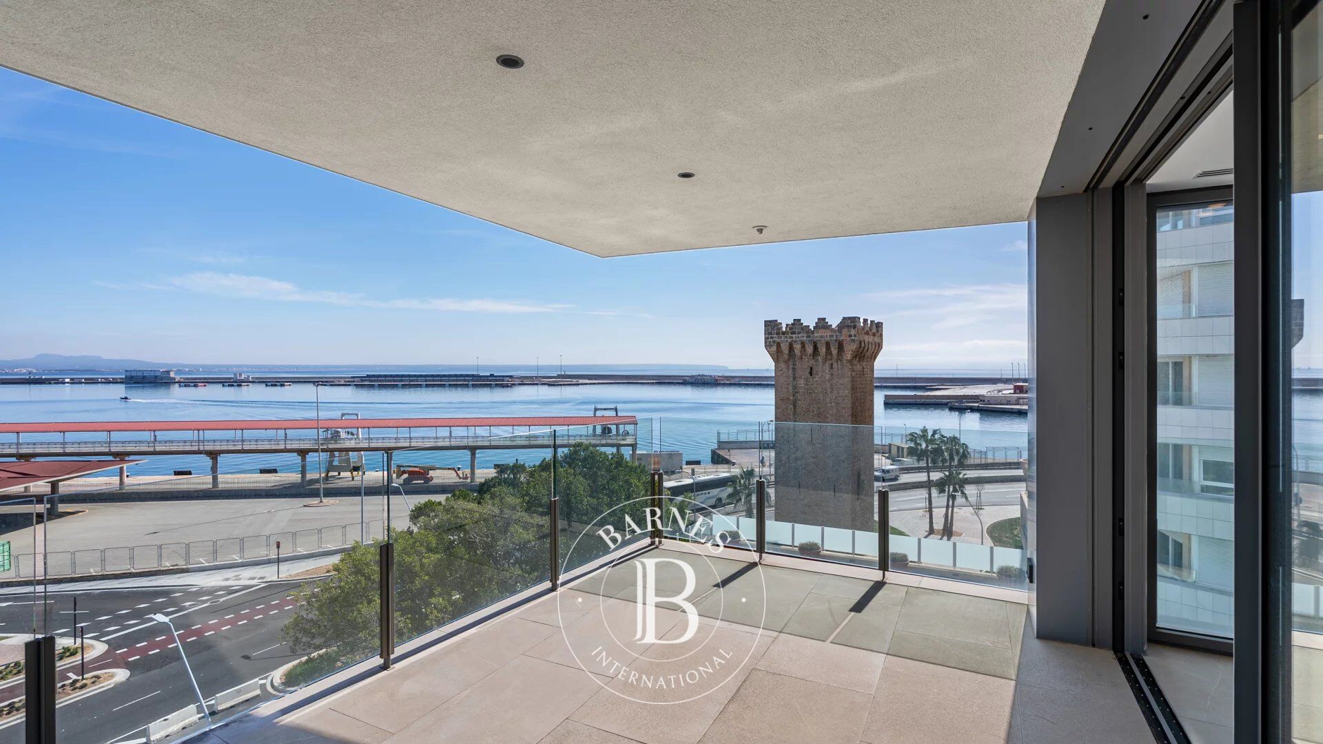 Vie moderne avec vue sur la marina sur le Paseo Marítimo de Palma - picture 2