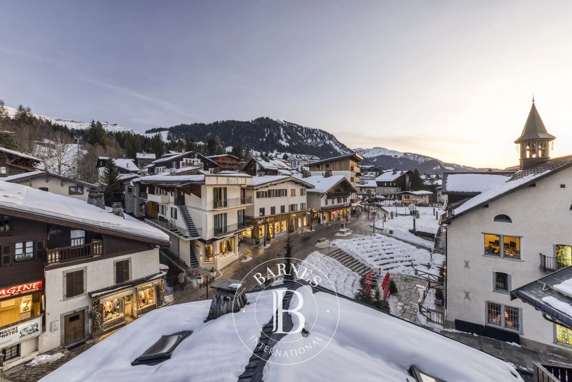 MEGÈVE CENTRE – DUPLEX DE CHARME AU CŒUR DES RUES PIÉTONNES - picture 1