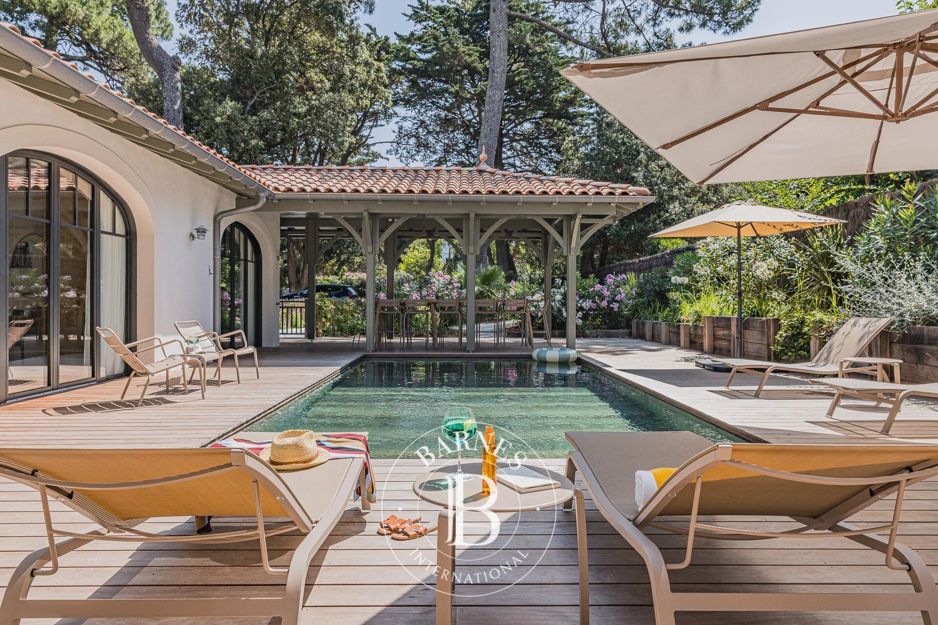 SPLENDIDE VILLA SITUÉE EN PREMIÈRE LIGNE AU PYLA-SUR-MER - picture 3