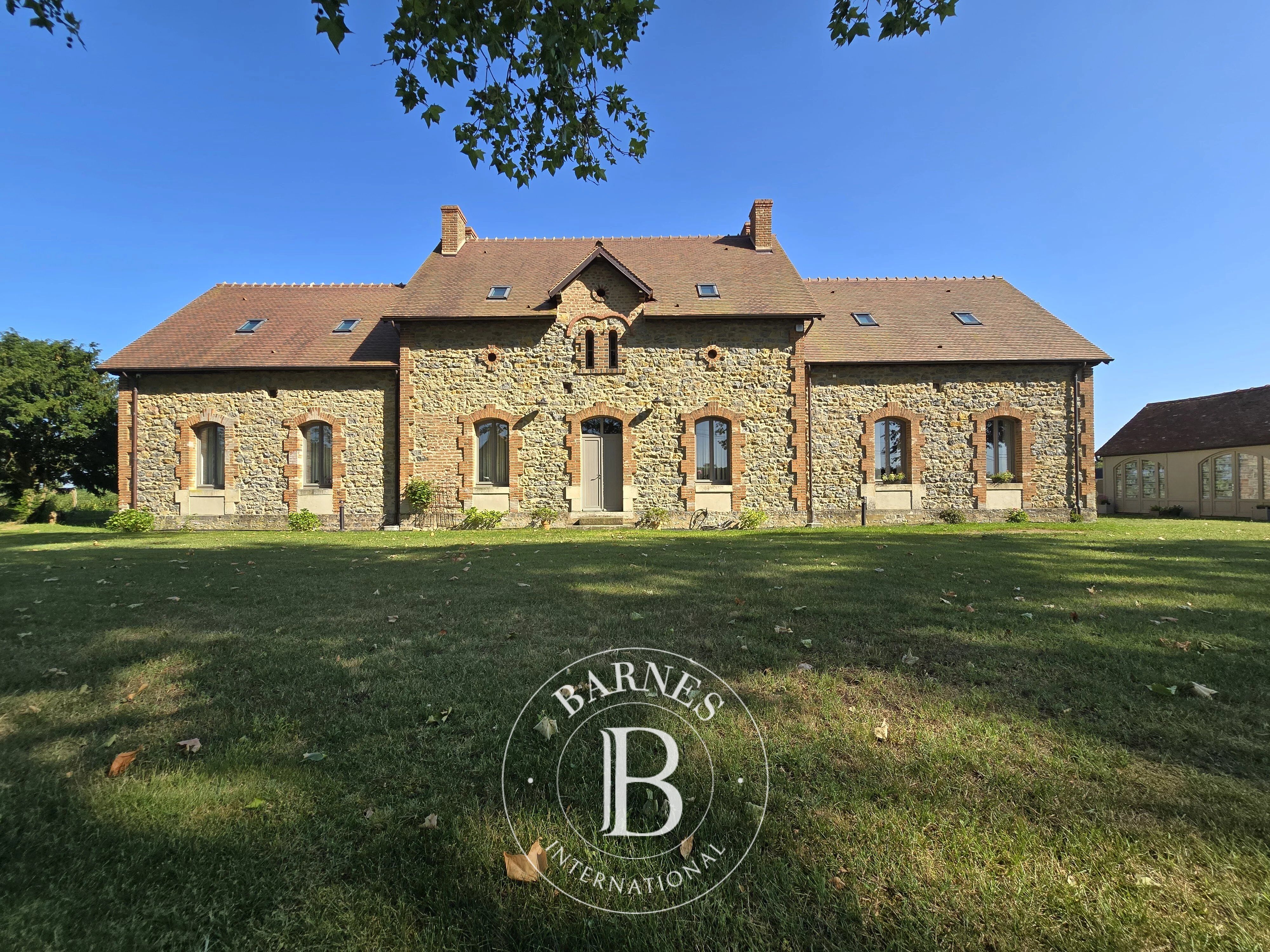 EXCLUSIVITÉ - PROCHE DECIZE - Ancien couvent rénové - picture 1