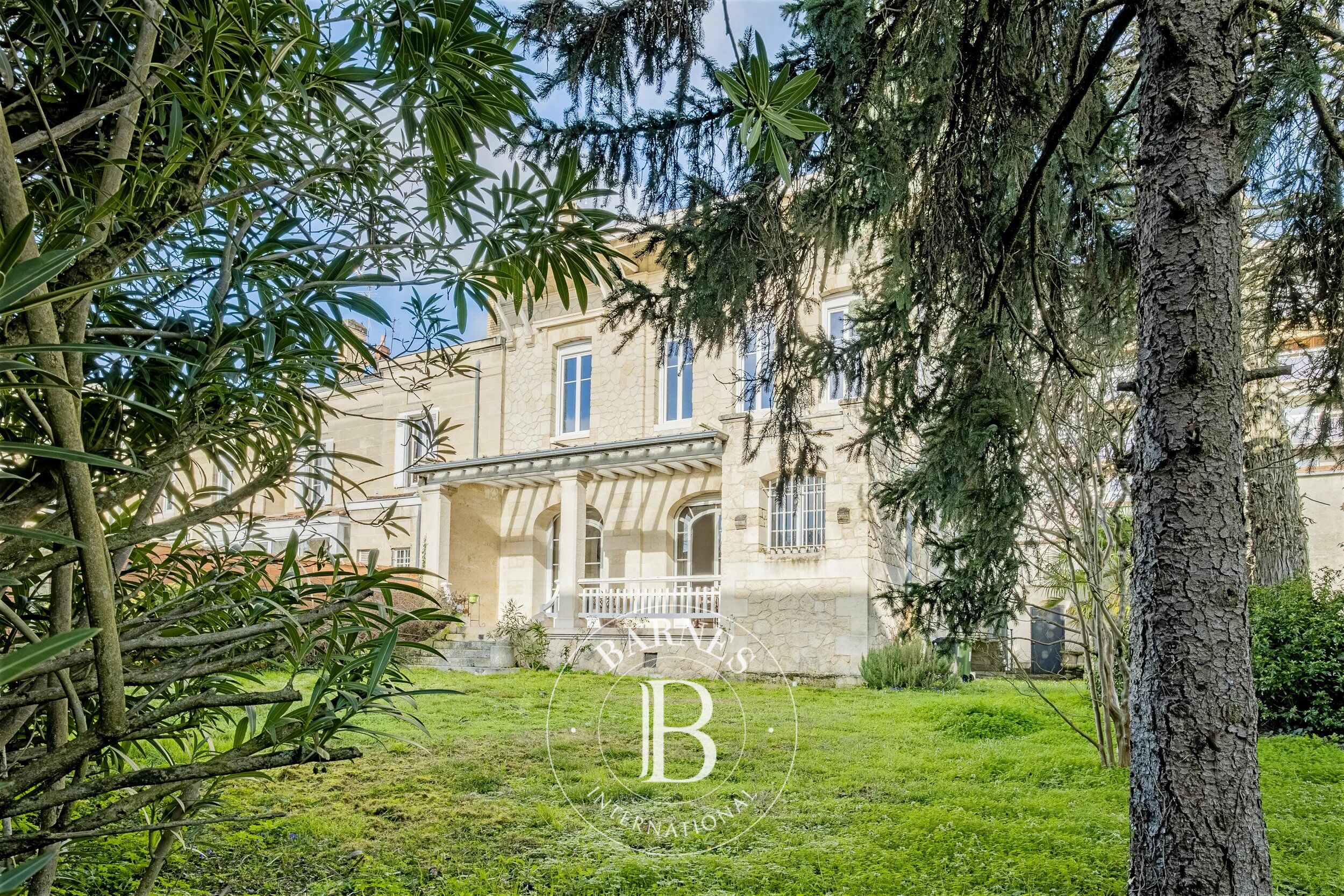 Bordeaux Barrière du Médoc - Hôtel particulier de 210 m² - Jardin - Garage - picture 2