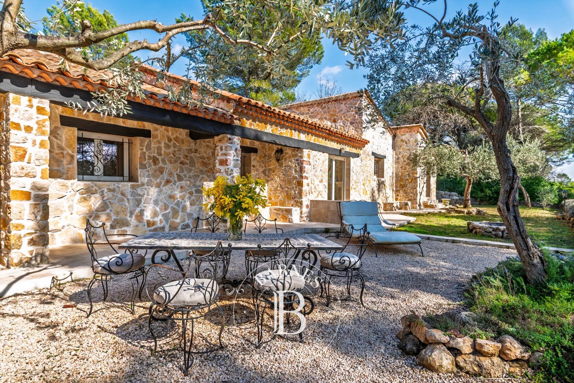 Steinhaus Bagnols-en-Forêt - picture 1