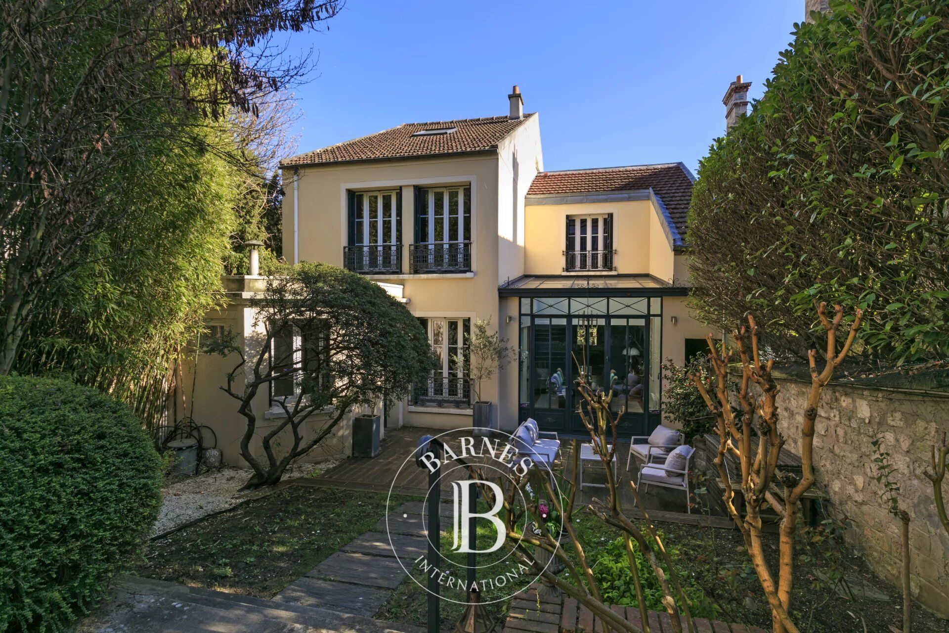 Haus Suresnes - picture 1