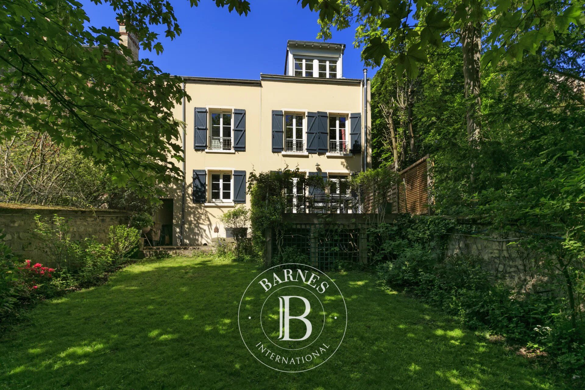 SURESNES- PROCHE CENTRE -VILLE- BELLE MAISON FAMILIALE AVEC JARDIN - picture 1