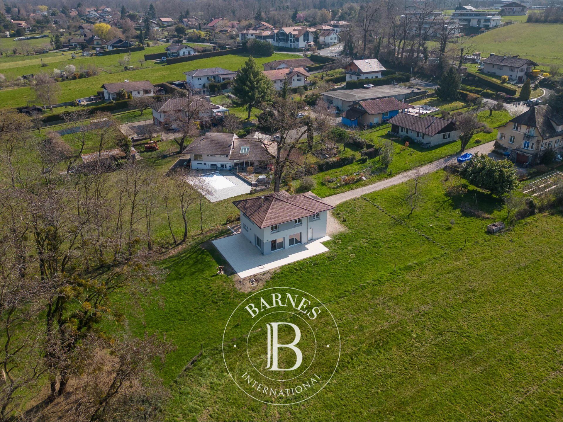 Anthy-sur-Léman – Furnished house of 125,79 sqm – Approx. 2,000 sqm plot – Lake access – Terrace – Garages – 3 Bedrooms - picture 2