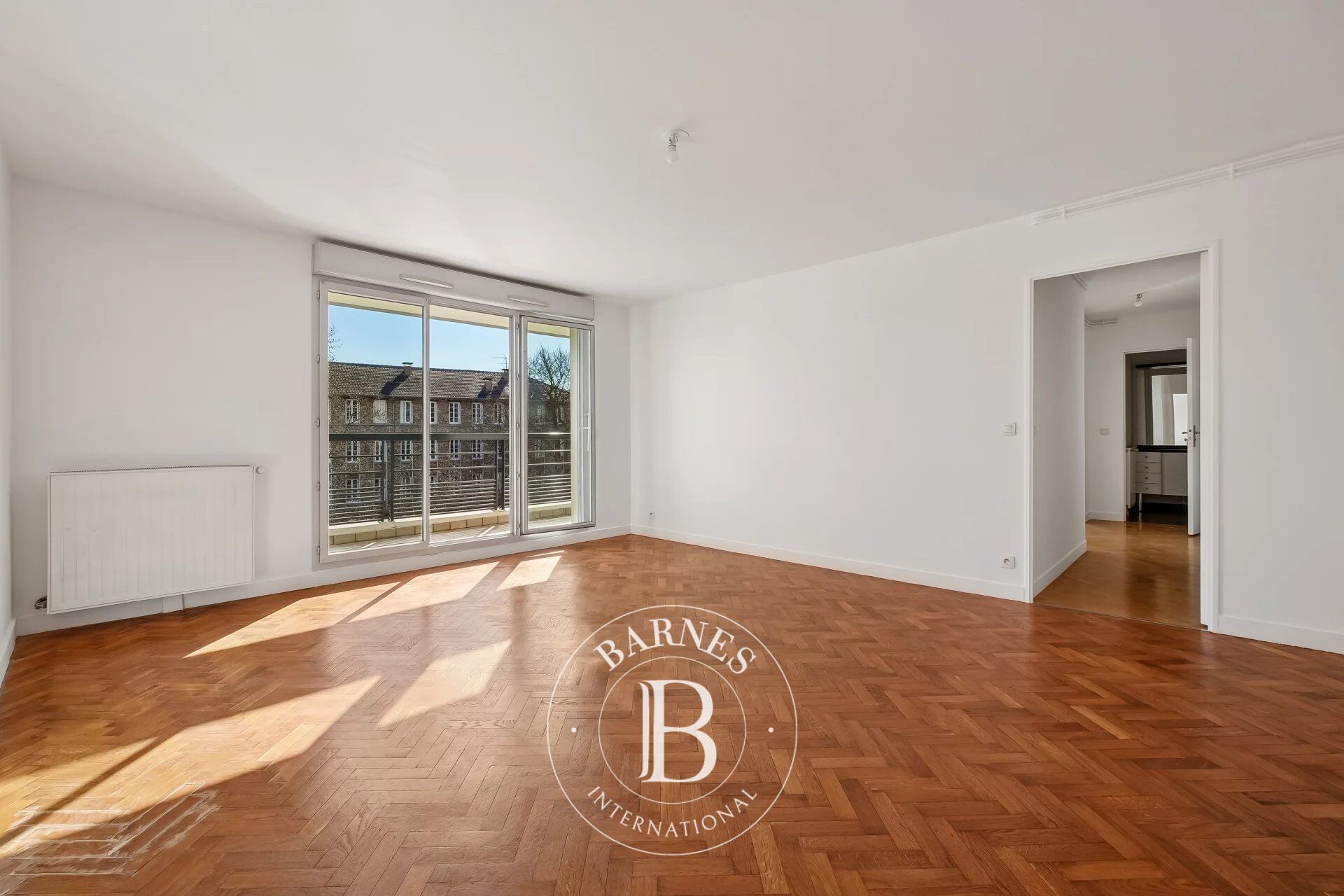 Versailles Montreuil - 2-bed apartment on top floor with lift and parking space - picture 1