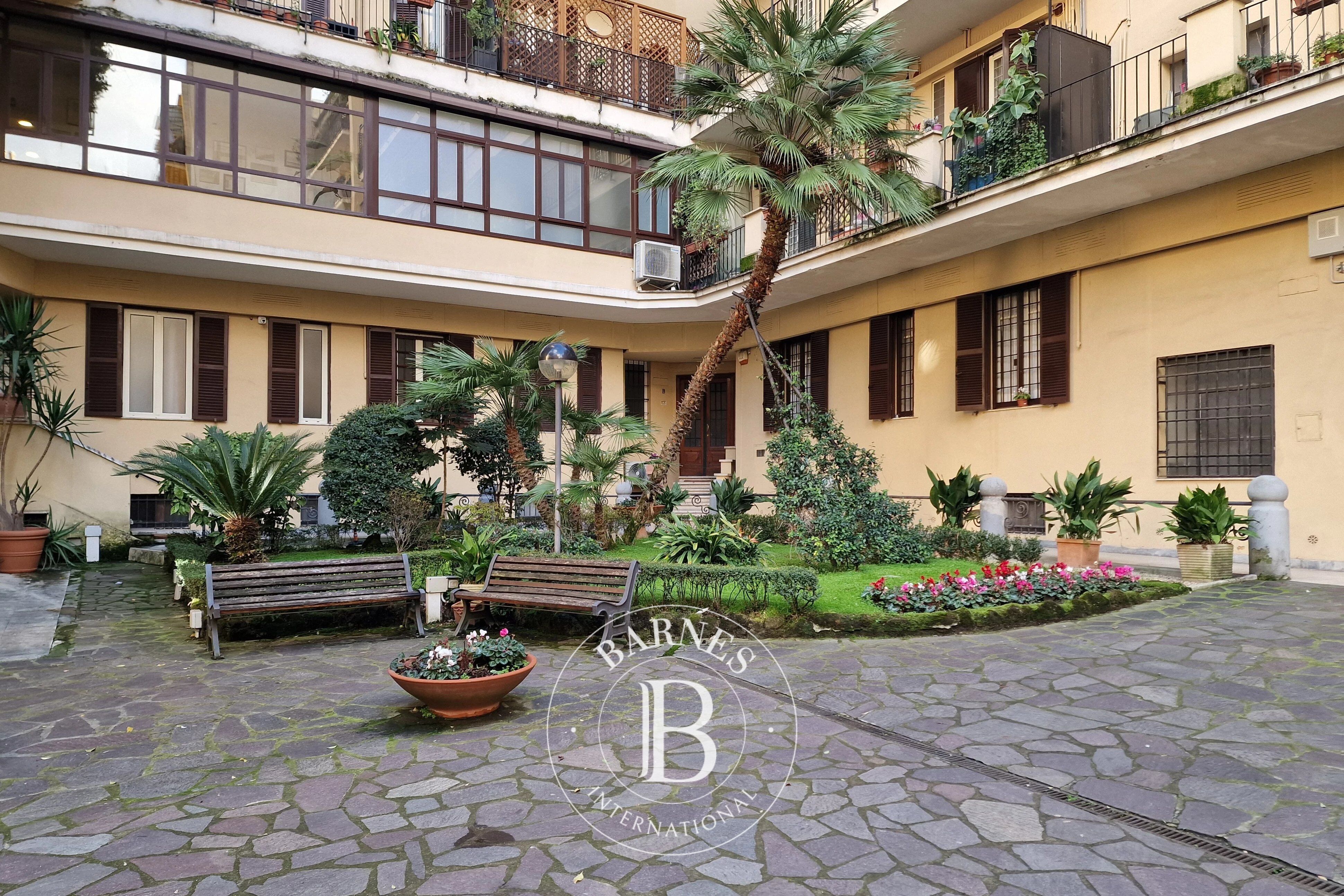 Elegant, prestigious flat in Viale Mazzini - picture 3