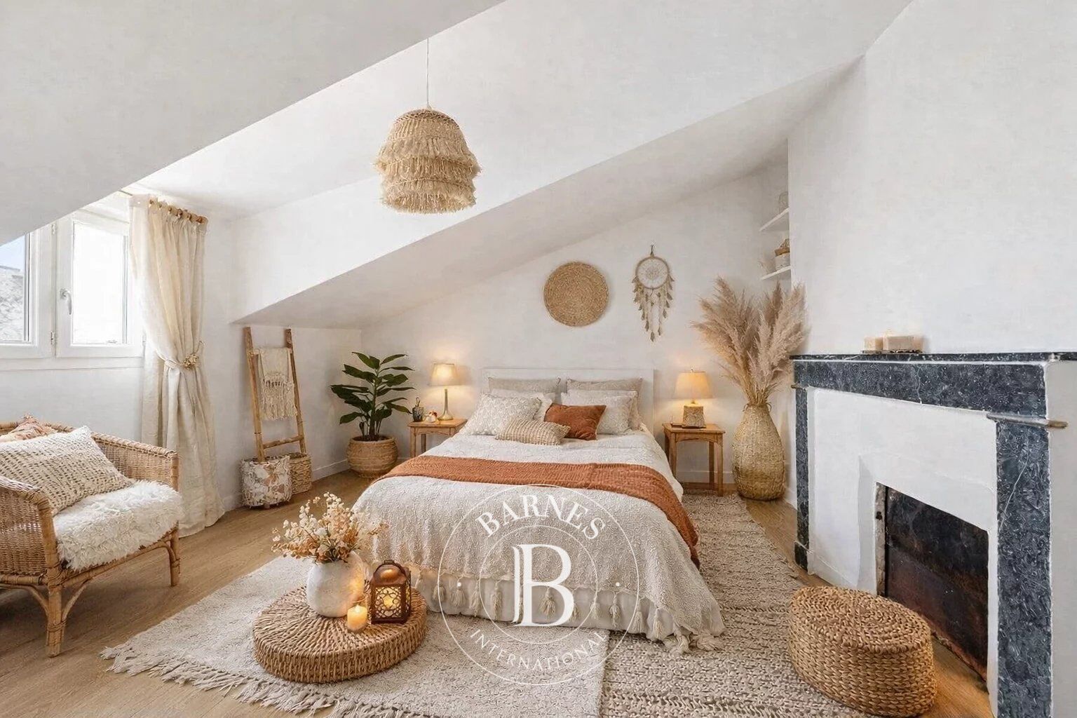 PARIS 9 - TRUDAINE / MARTYRS - TOP FLOOR - BRIGHT - EPC D - ONE BEDROOM - picture 3