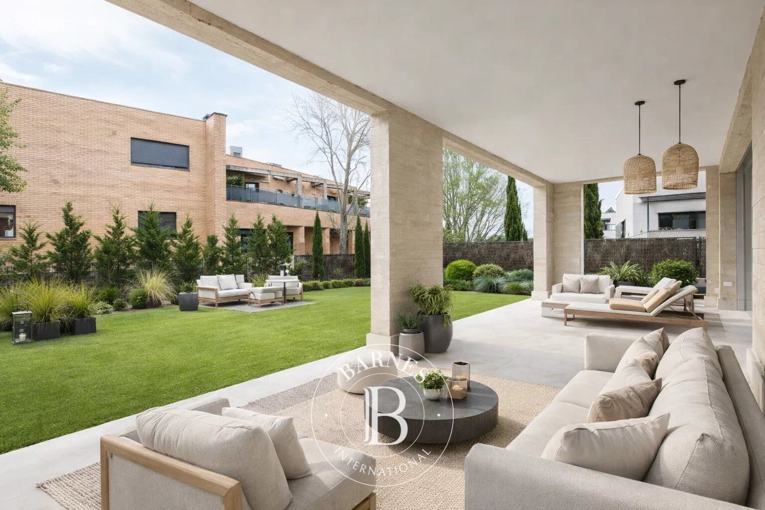 Duplex neuf avec jardin, piscine et 3 places de parking dans une résidence à Aravaca - picture 1