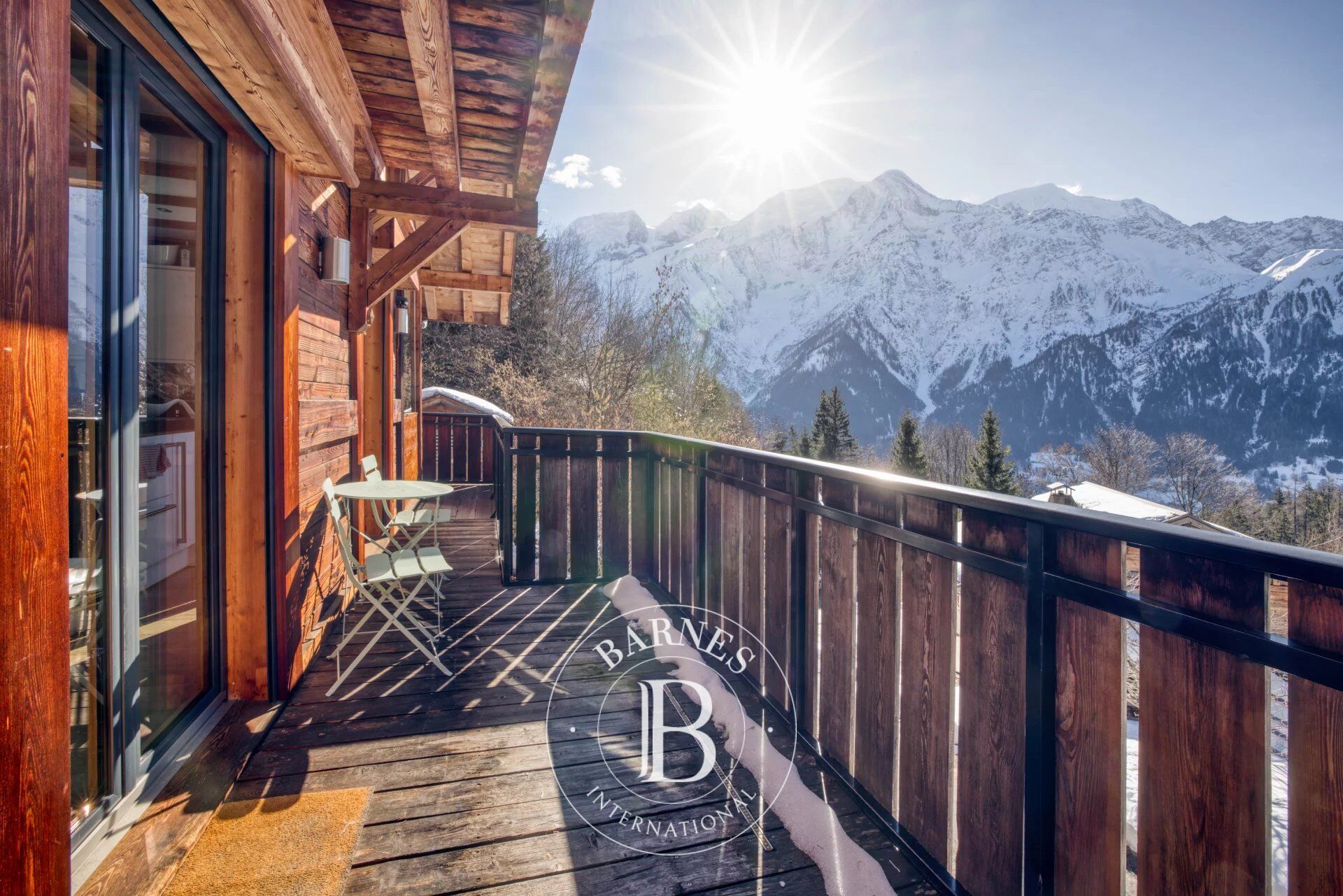 BARNES CHAMONIX - LES HOUCHES- COUPEAU - CHALET 6 CHAMBRES -  MAGNIFIQUE VUE SUR LE MASSIF DU MONT-BLANC - picture 2