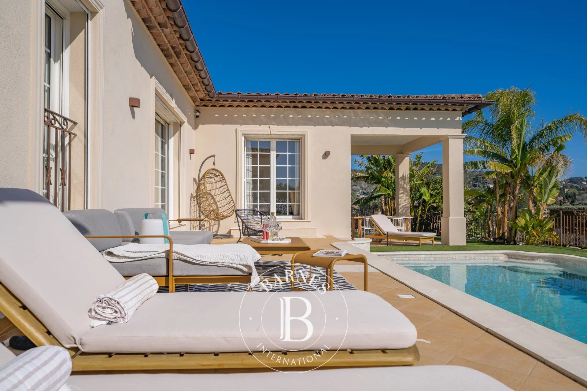 MOUGINS - VILLA NÉO-PROVENÇALE - VUE PANORAMIQUE - picture 3