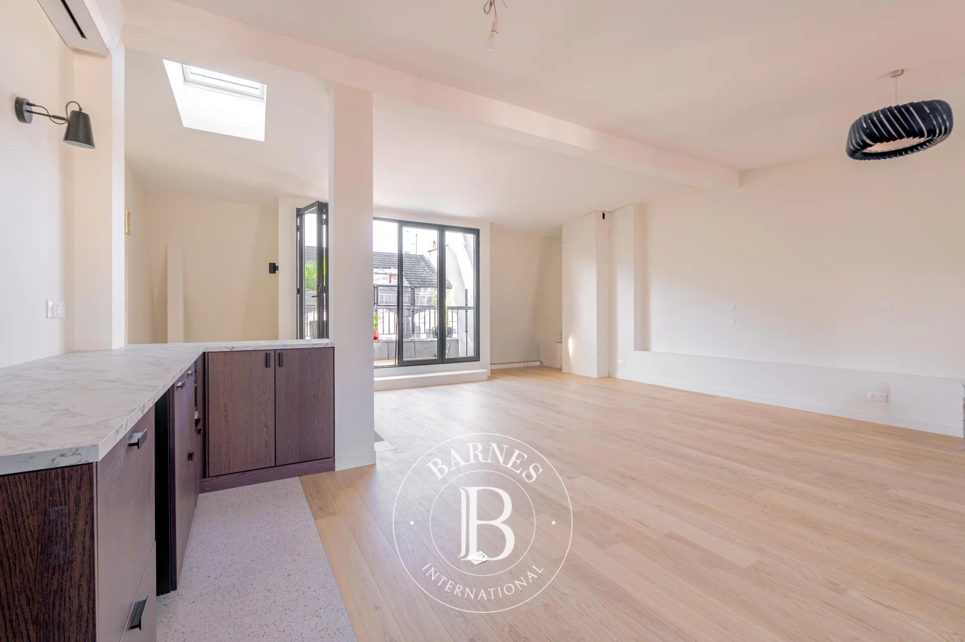 Paris 14 - Gaîté Montparnasse - Top floors with exterior - picture 3