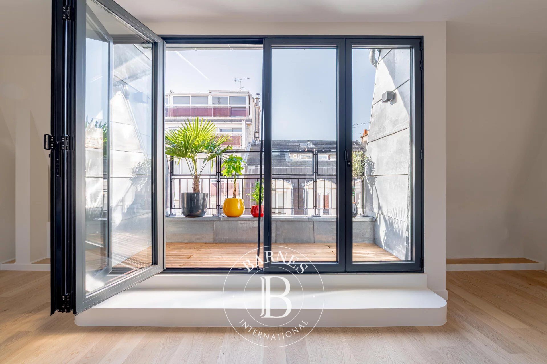 Paris 14 - Gaîté Montparnasse - Top floors with exterior - picture 2