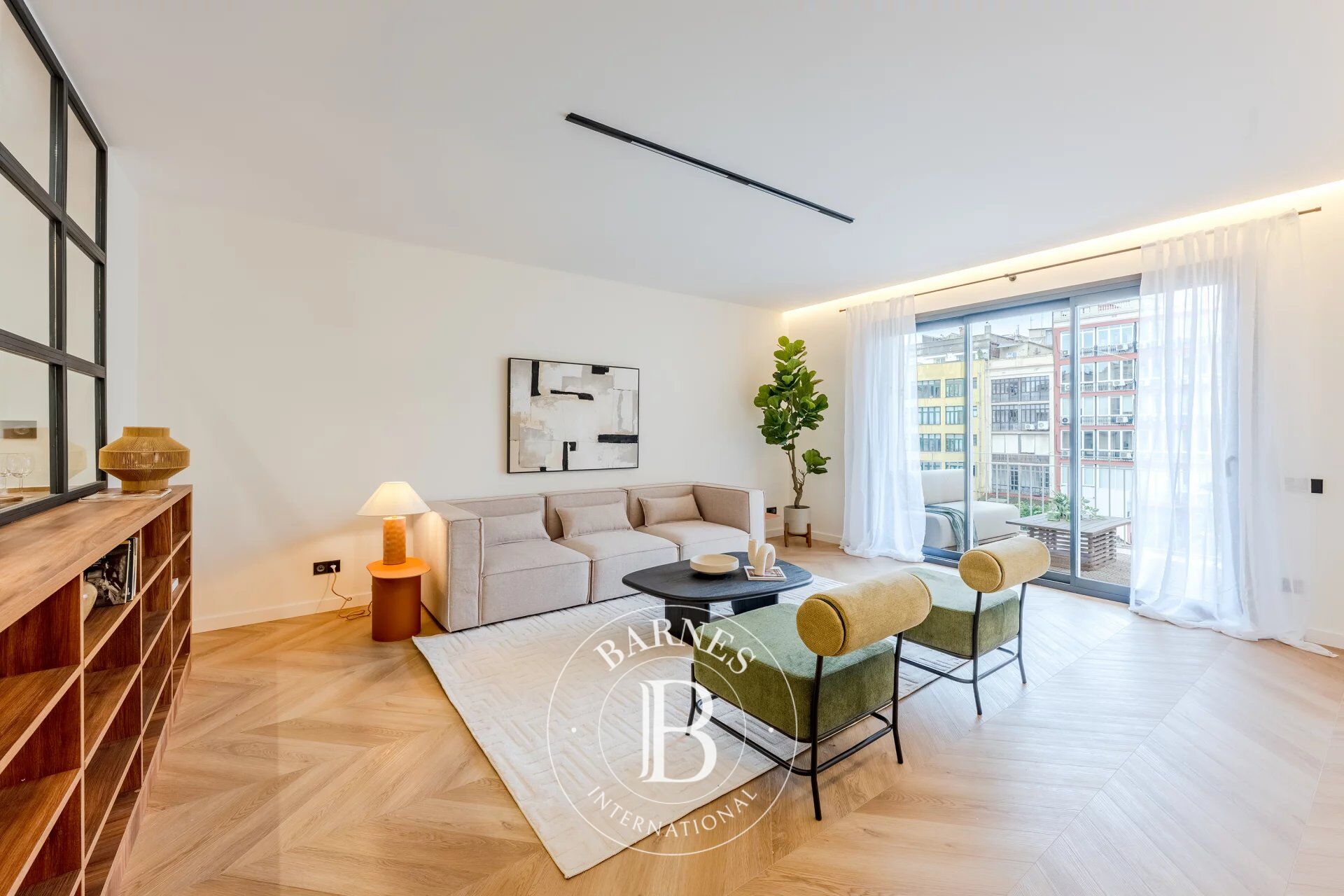 Exclusive Brand-New Designer Apartment in the Heart of Eixample - picture 1