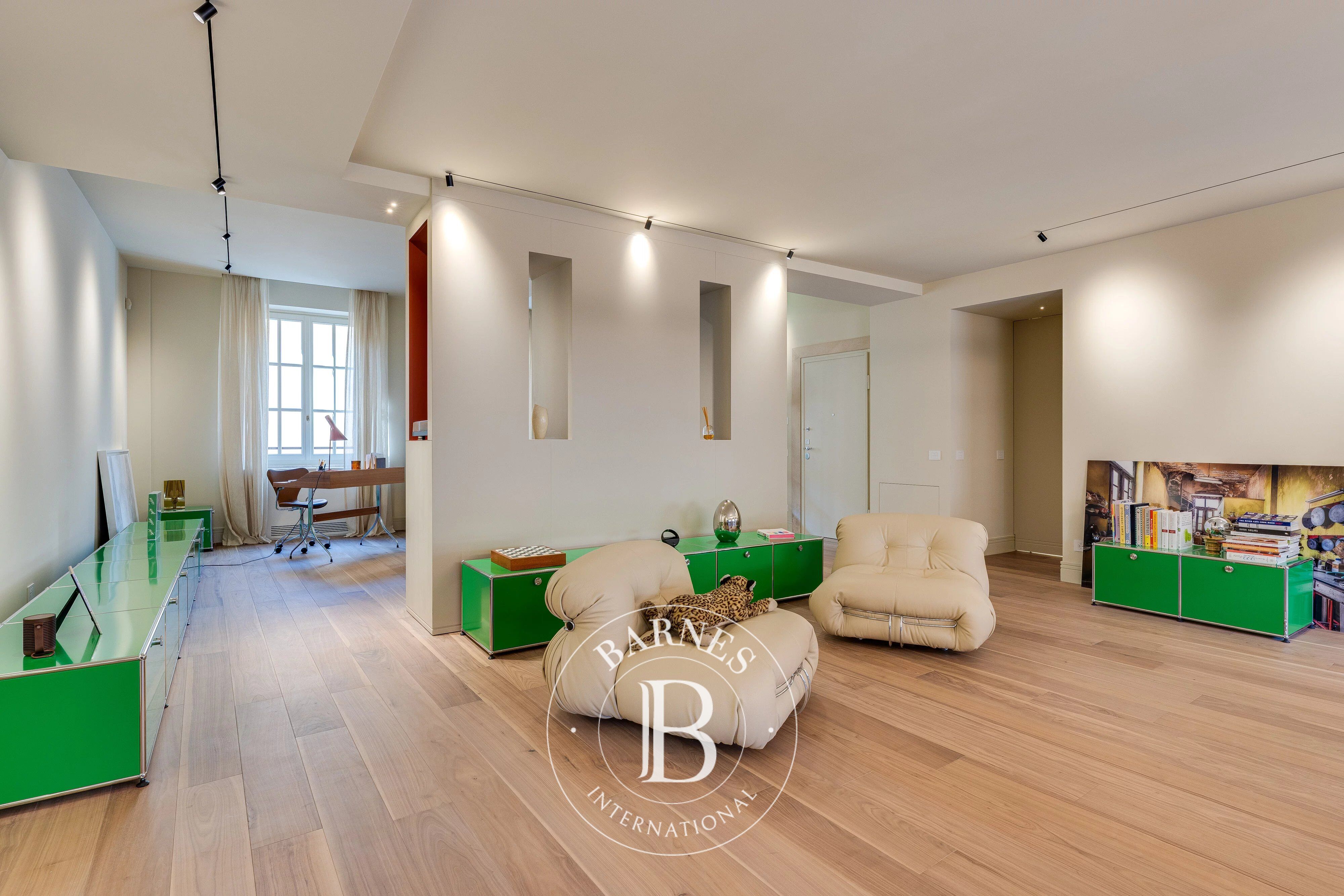 Prestigious flat in Palazzo Raggi - picture 2