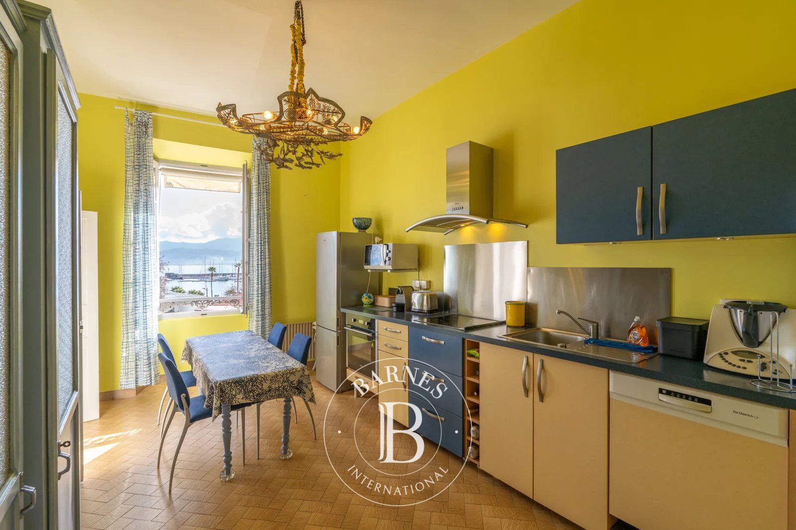 Exclusivité, Ajaccio, Centre-ville, Appartement, 2 chambres, 2 balcons, vue mer, plage à pied - picture 3