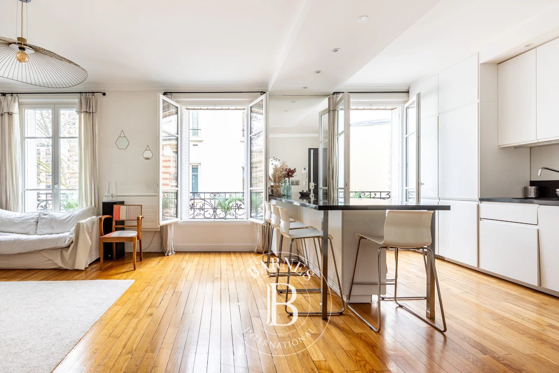 RARE - NORTH BOULOGNE - 130m² (1,400 sq ft) FAMILY APARTMENT - - picture 2