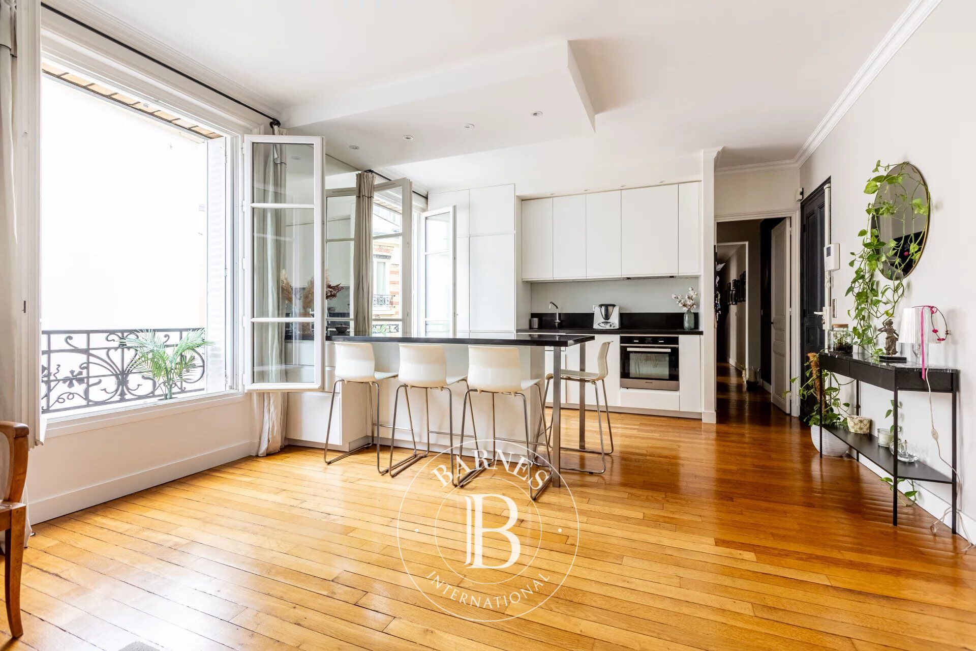 RARE - NORTH BOULOGNE - 130m² (1,400 sq ft) FAMILY APARTMENT - - picture 3