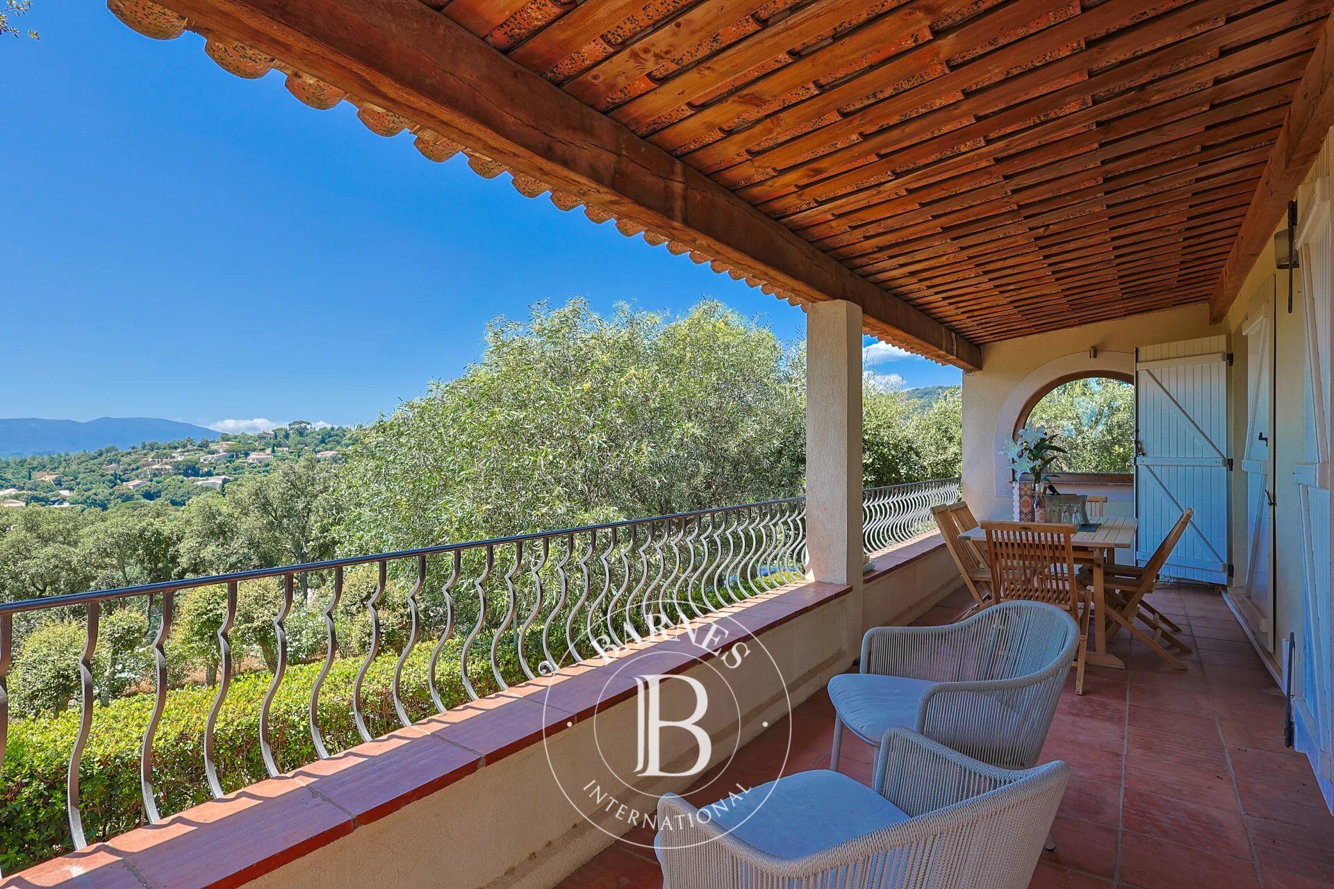 GRIMAUD - DOMAINE PRIVE - MAISON DE CHARME AVEC VUE DEGAGEE - picture 2