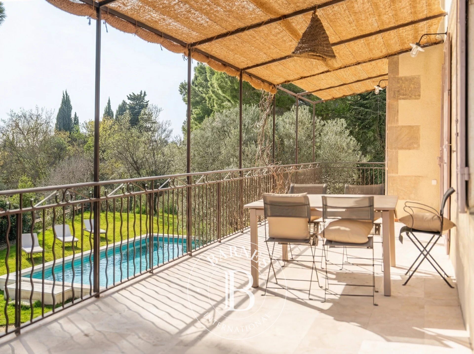 MAUSSANE LES ALPILLES-MAISON RENOVEE-6 CHAMBRES-PISCINE-VUE DEGAGEE - picture 2