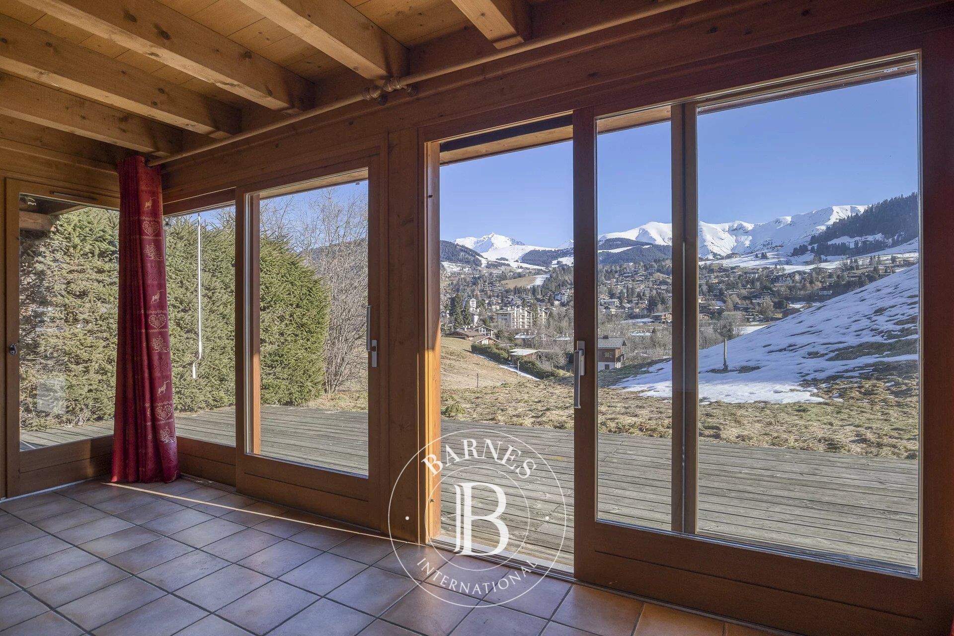 MEGEVE - CHALET 5 CHAMBRES VUE MONT BLANC ET TERRAIN CONSTRUCTIBLE - picture 2