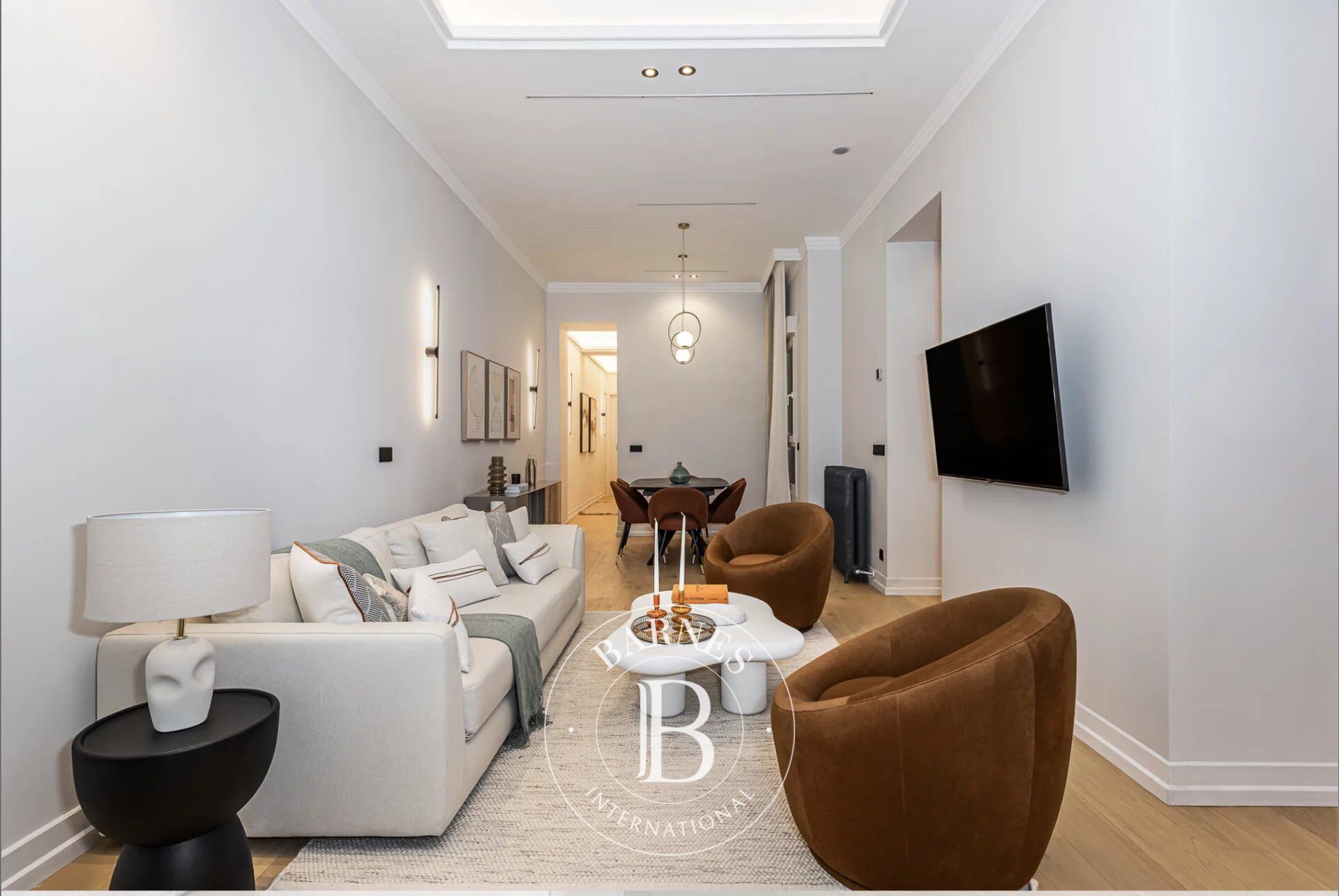 Élégance contemporaine dans une immeuble pierre de taille à Almagro - picture 2