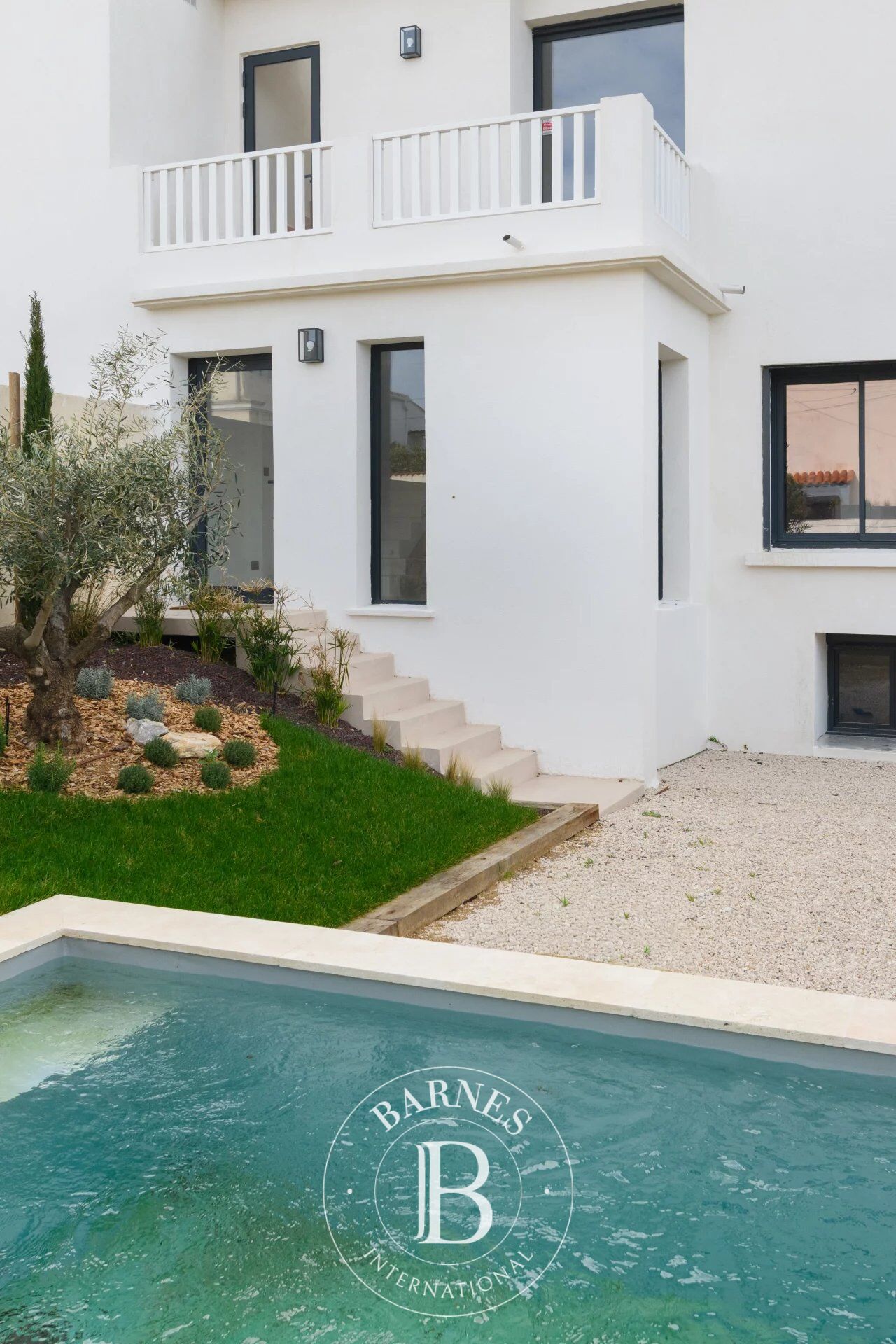 MARSEILLE 13008 LA POINTE ROUGE - VILLA CONTEMPORAINE PREMIÈRE LIGNE MER 140 m² – ROOFTOP PANORAMIQUE – PISCINE - picture 1