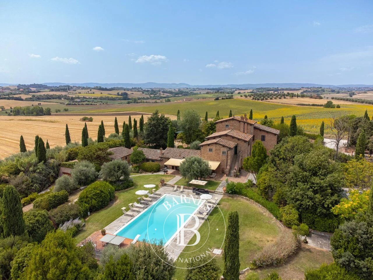 Luxury estate in the heart of Tuscany - picture 1