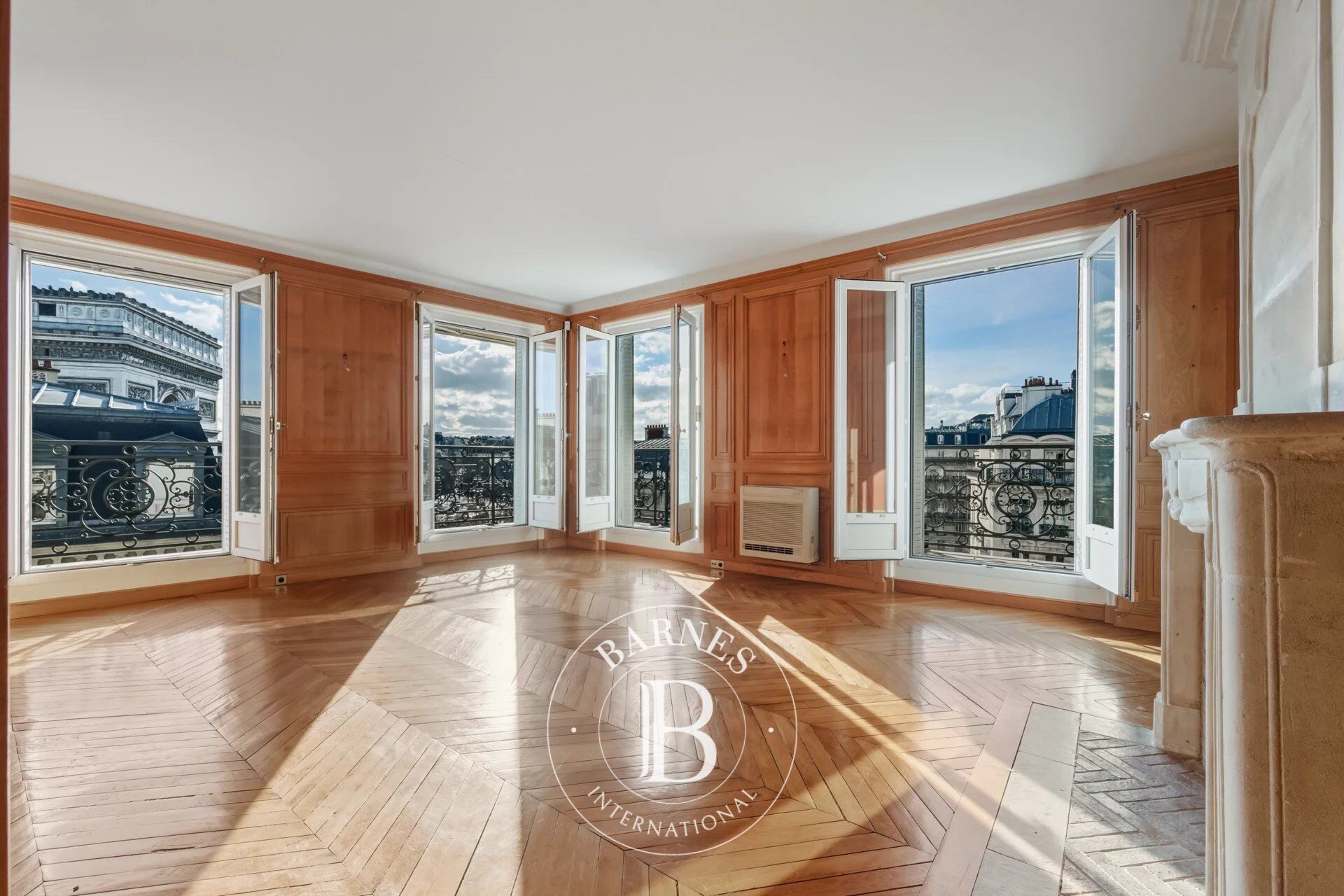 Paris Étoile / Mac Mahon – 5th Floor Apartment – Arc de Triomphe View – 2 or 3 Bedrooms - picture 1