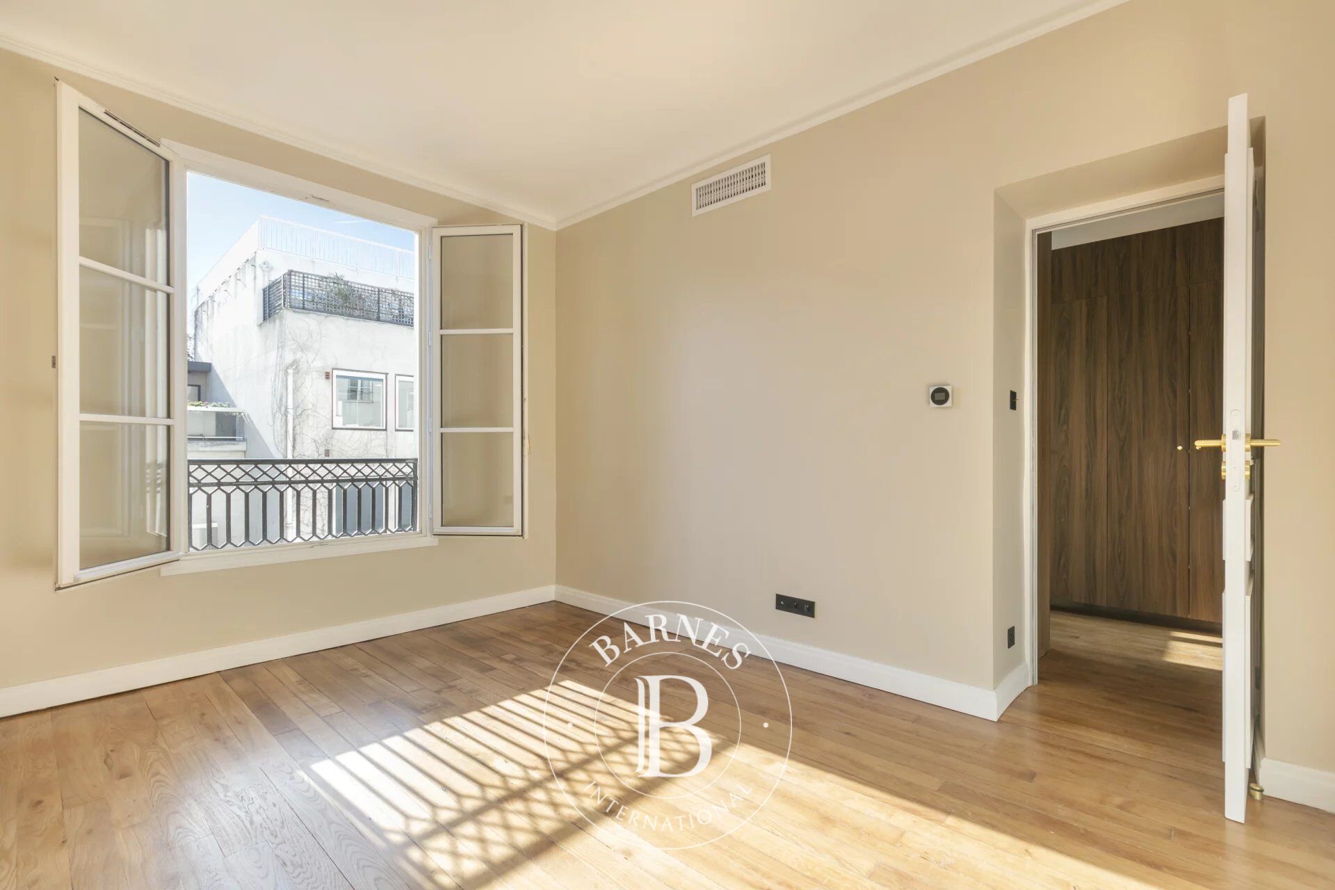 For Sale Apartment | Paris 8ème - picture 8