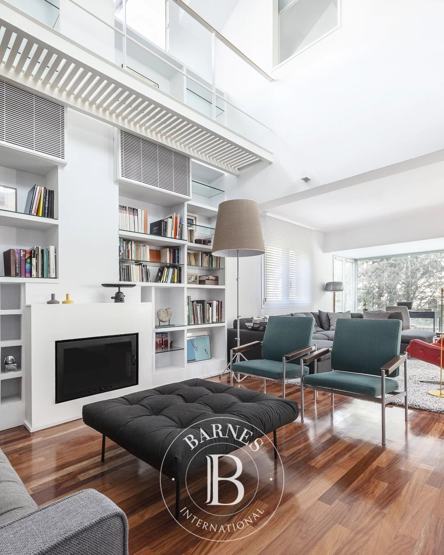 Luce e distinzione in una proprietà con giardino a Campo de las Naciones - picture 1