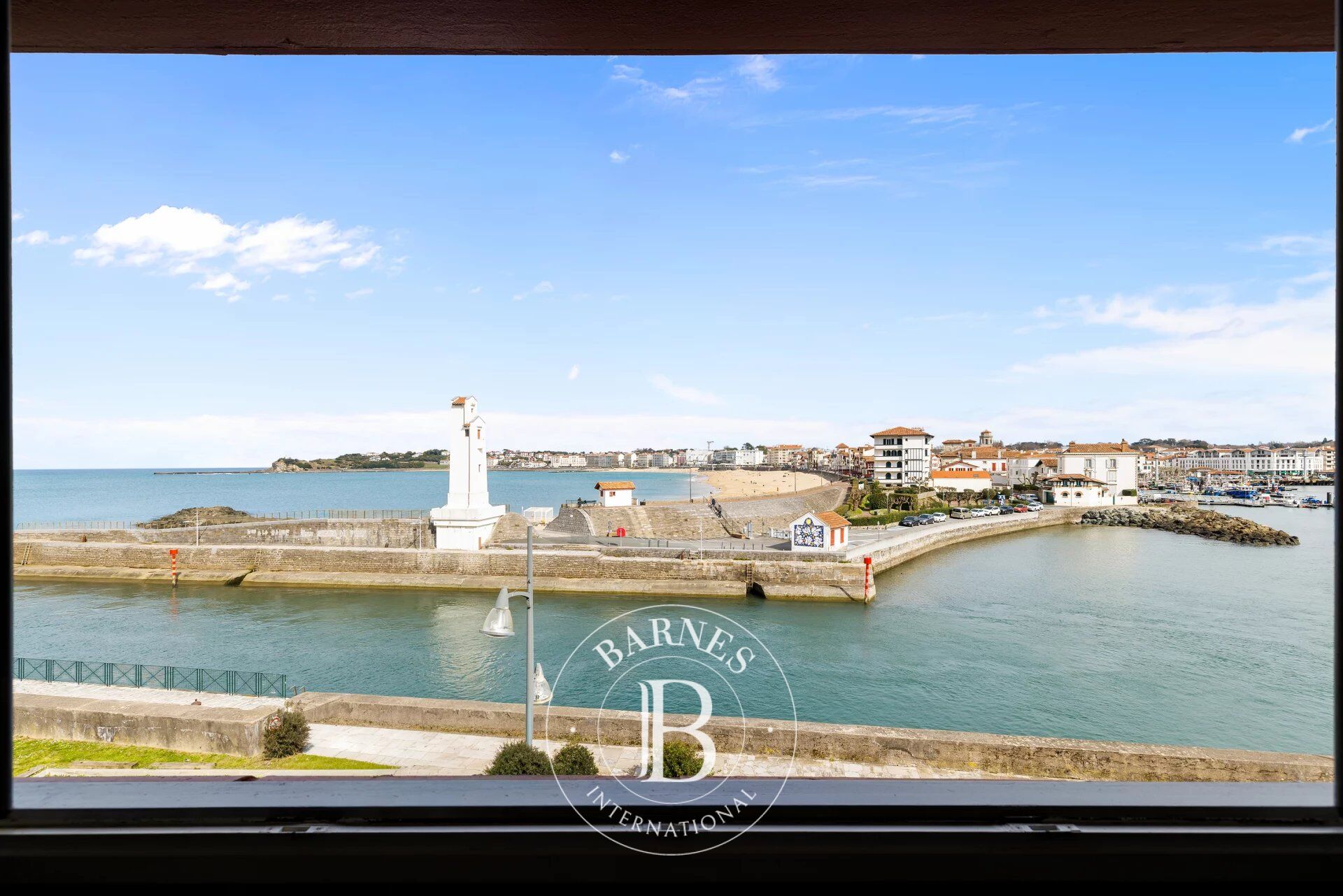 CIBOURE, TOWNHOUSE WITH GARAGE AND SEA VIEW - picture 1