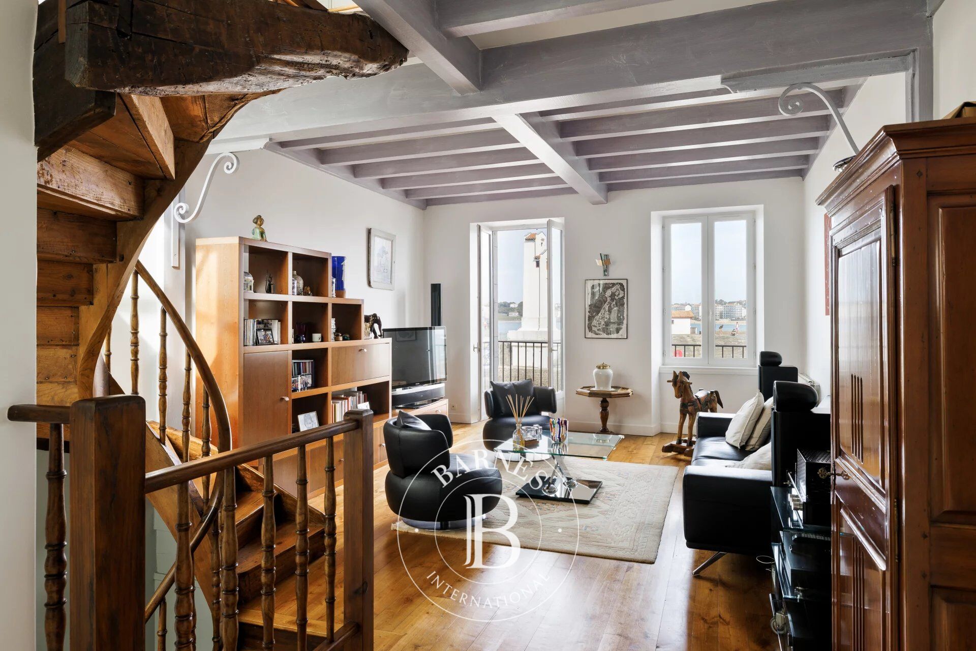 CIBOURE, TOWNHOUSE WITH GARAGE AND SEA VIEW - picture 2