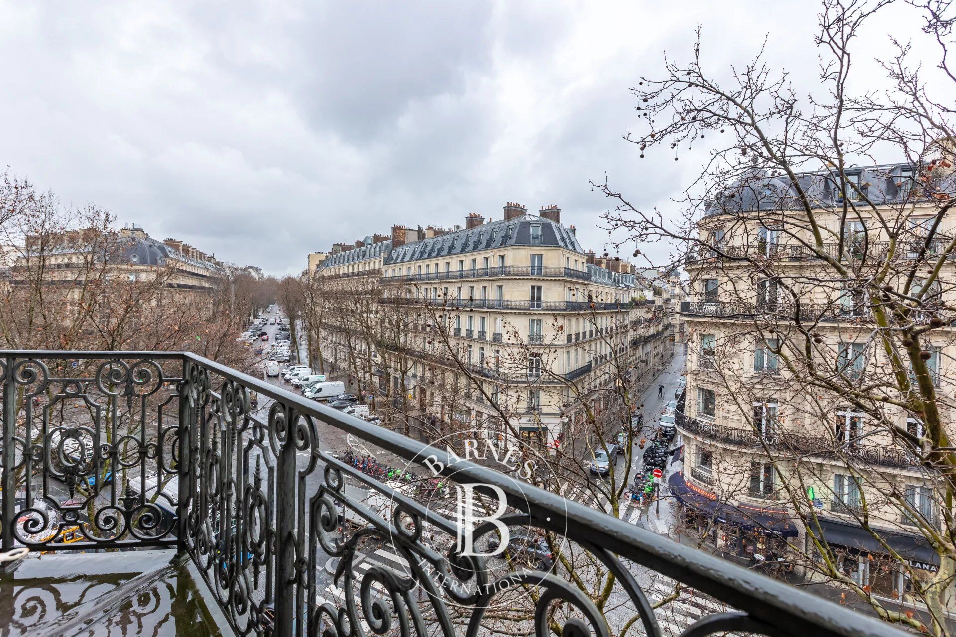 Exclusive listing: Apartment in Paris 8th arrondissement, Haussmann/Messine district - 4th floor with balcony and unobstructed views - 4 bedrooms - picture 2