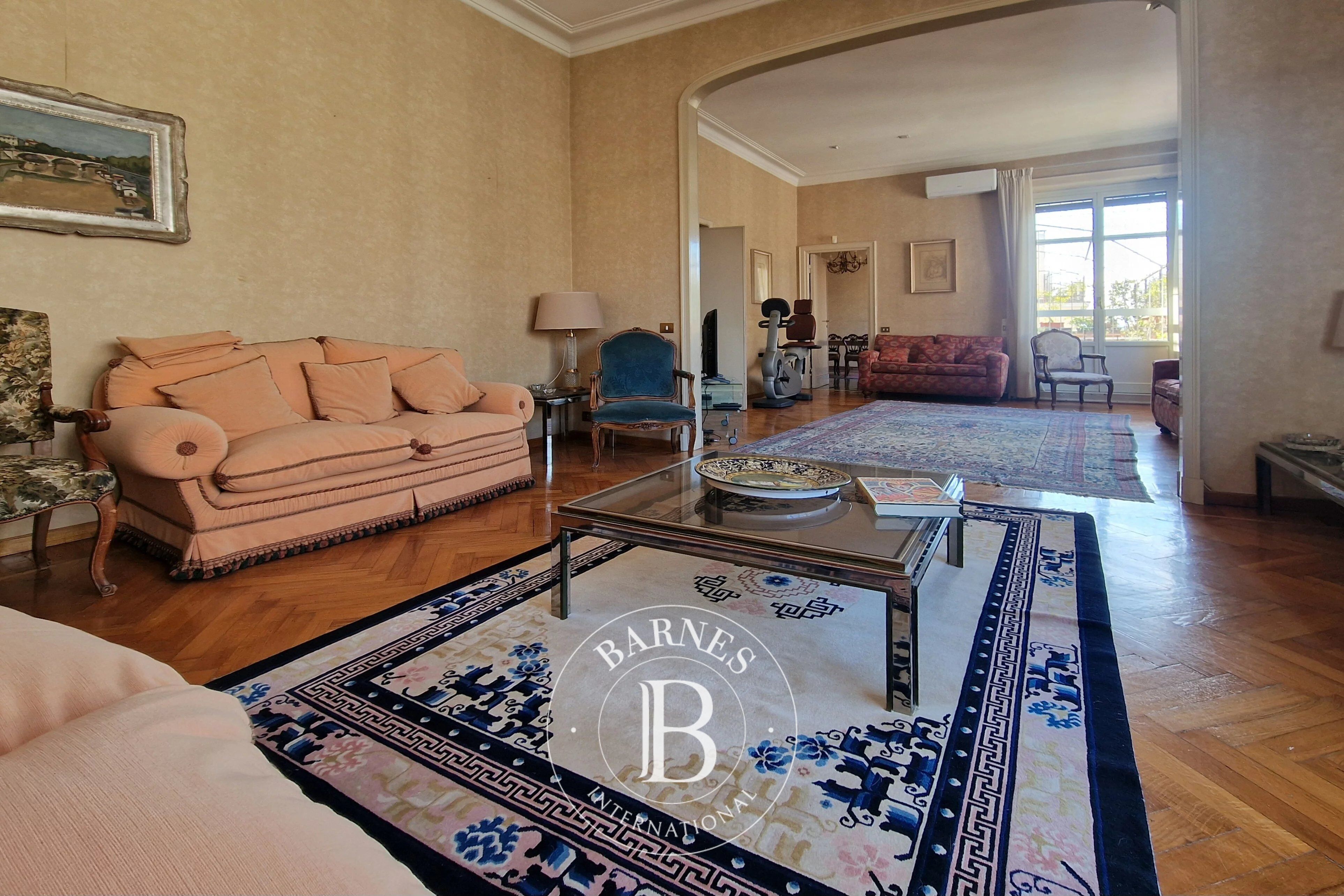 Parioli – Prestigious residence with terrace and open views - picture 3